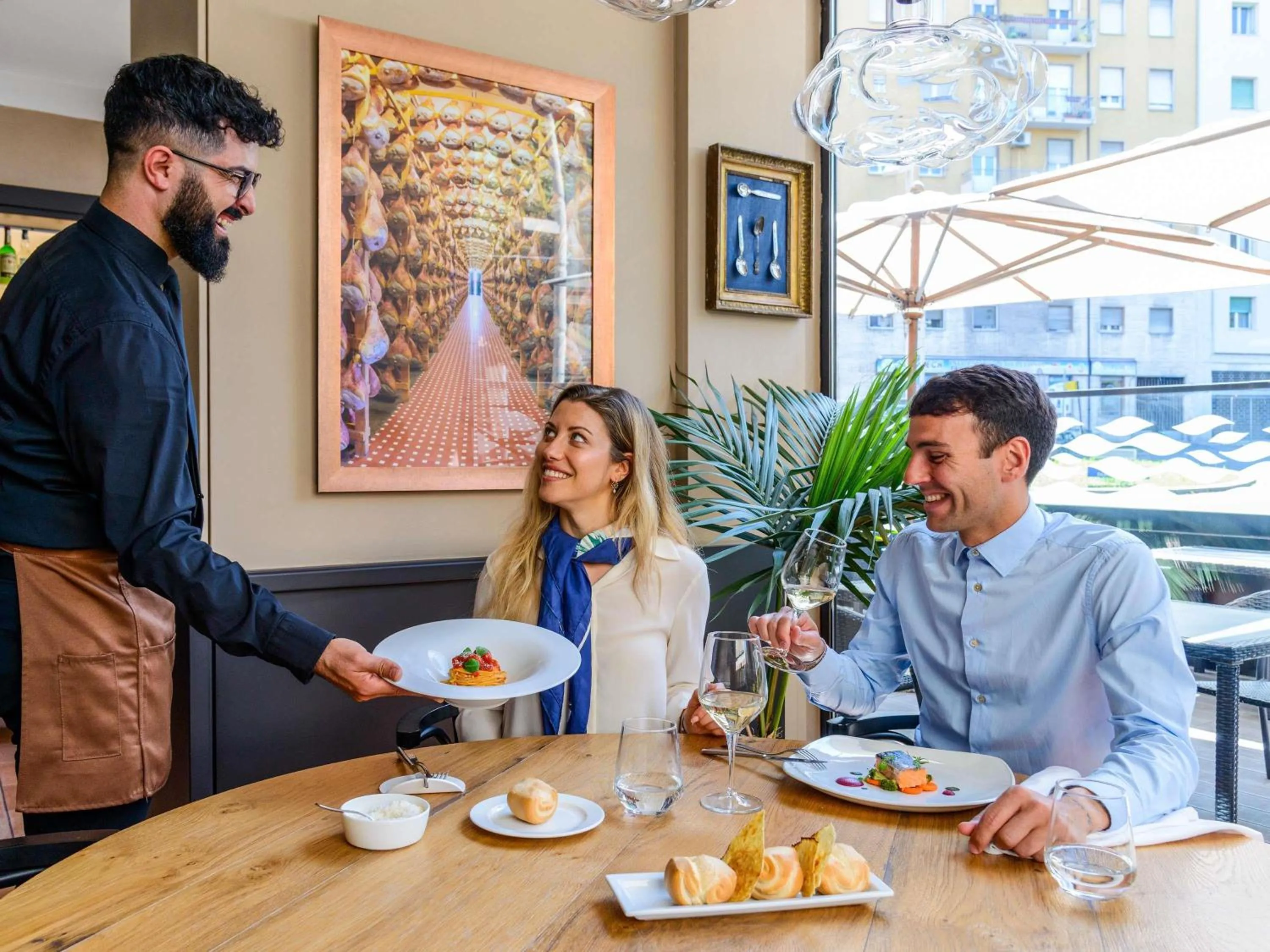 Restaurant/places to eat in Novotel Parma Centro