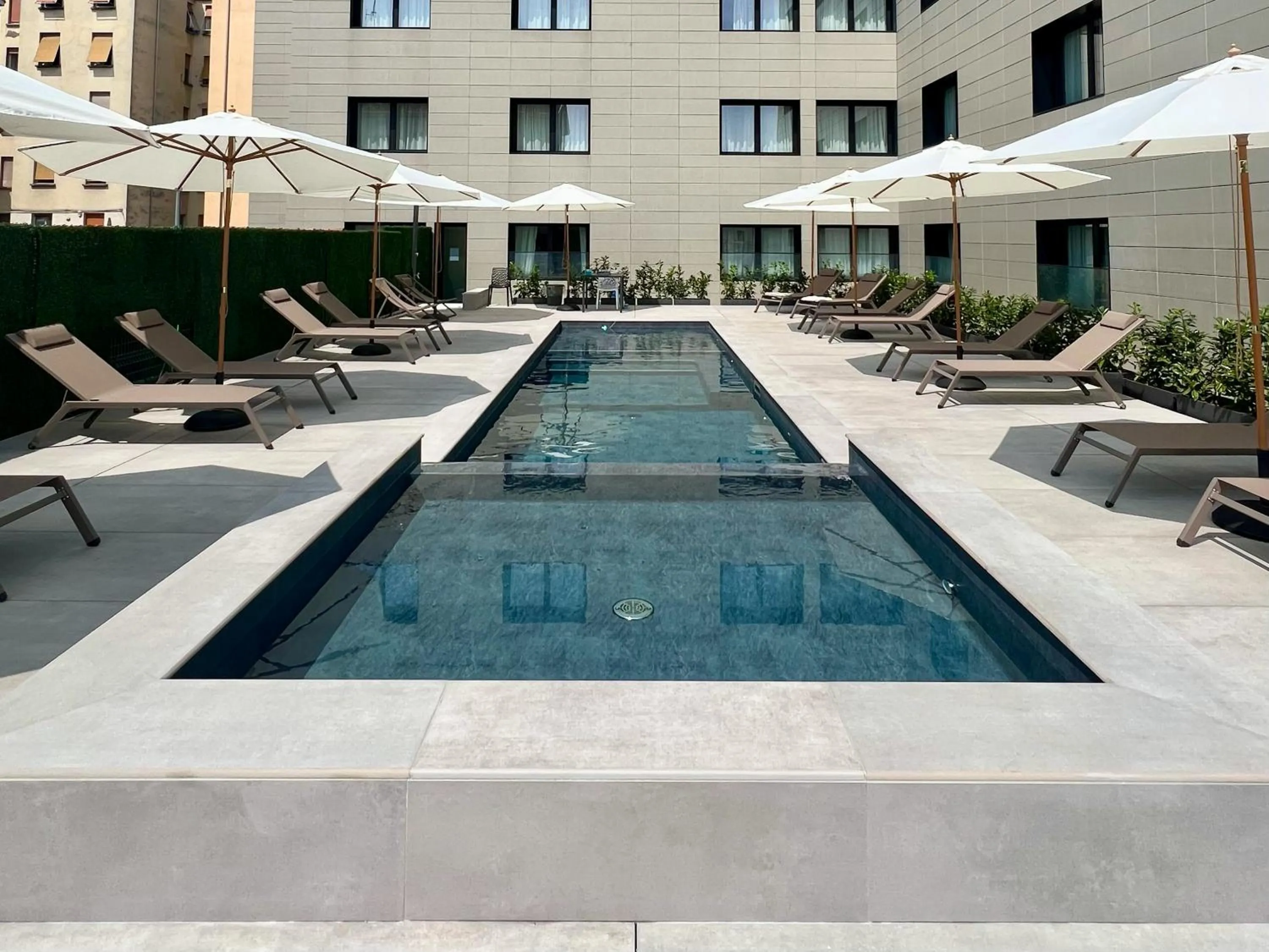 Swimming pool in Novotel Parma Centro