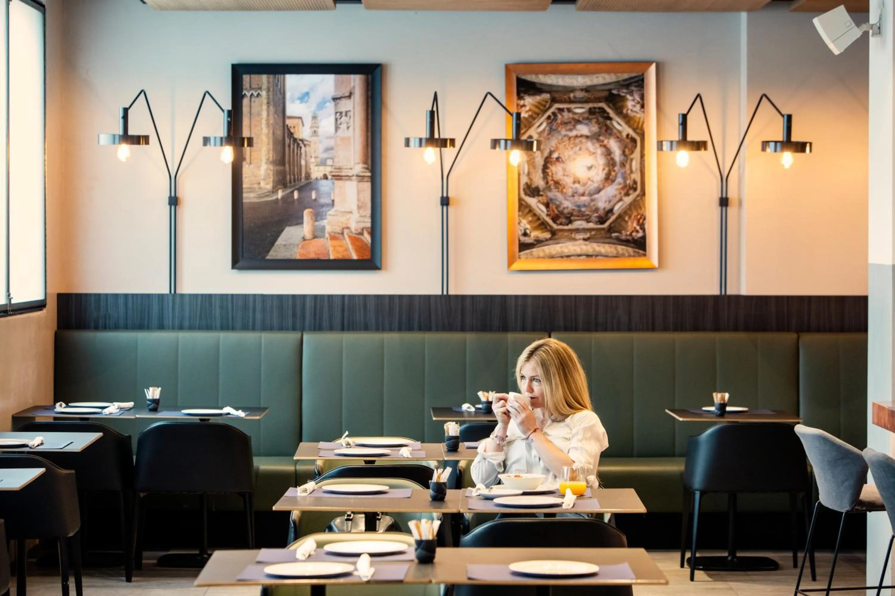 Restaurant/places to eat in Novotel Parma Centro