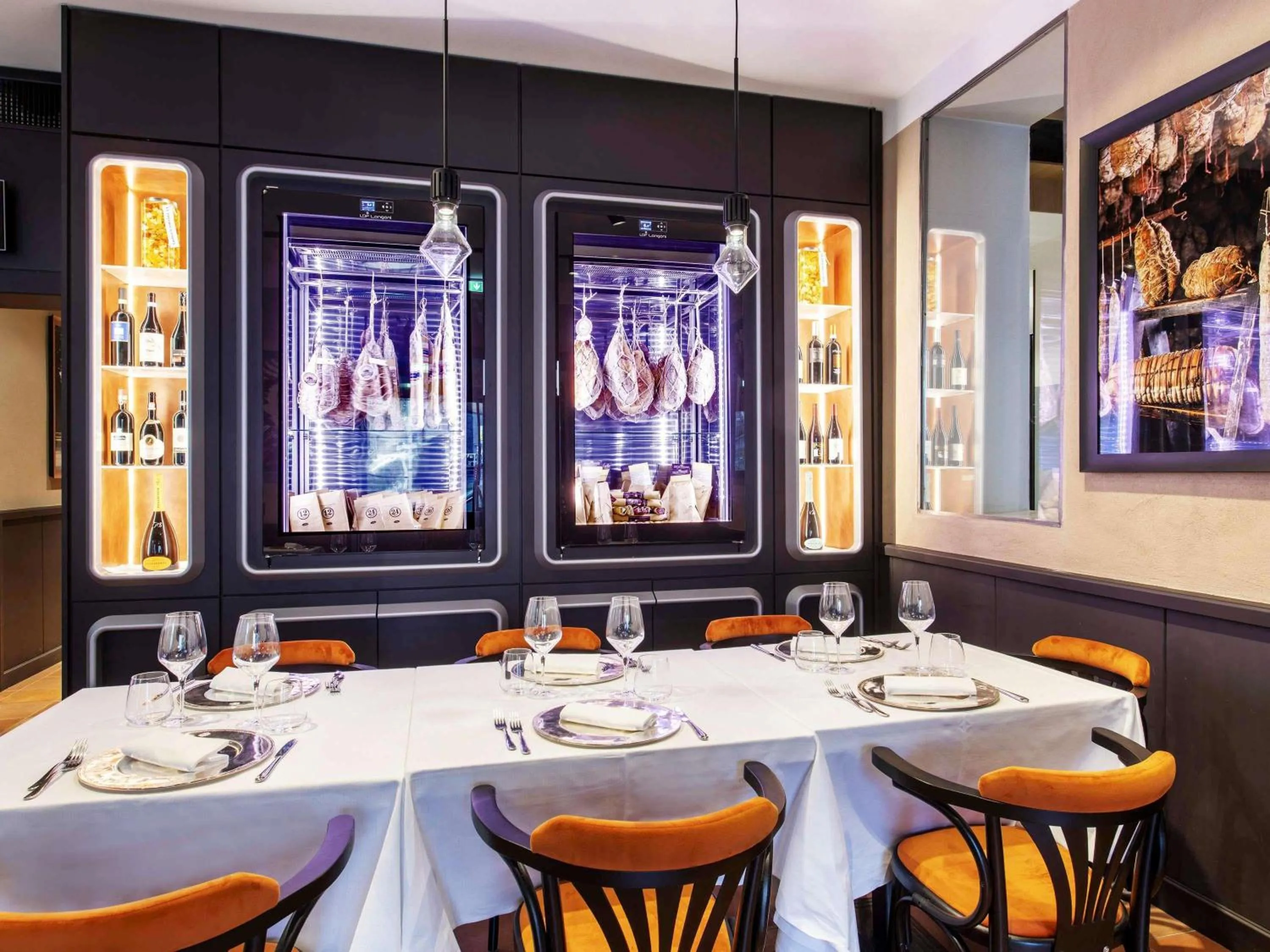 Restaurant/places to eat in Novotel Parma Centro