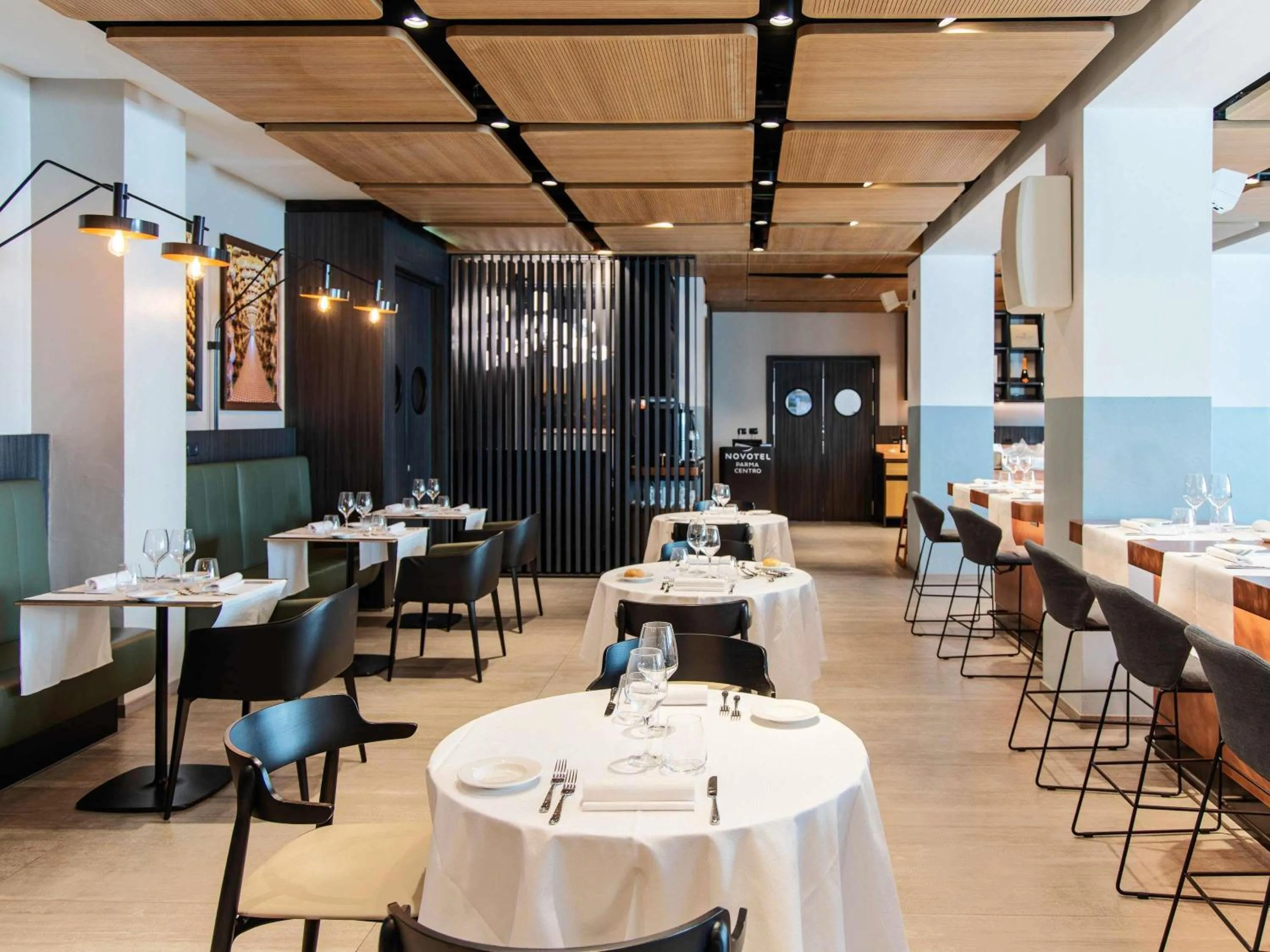 Restaurant/places to eat in Novotel Parma Centro