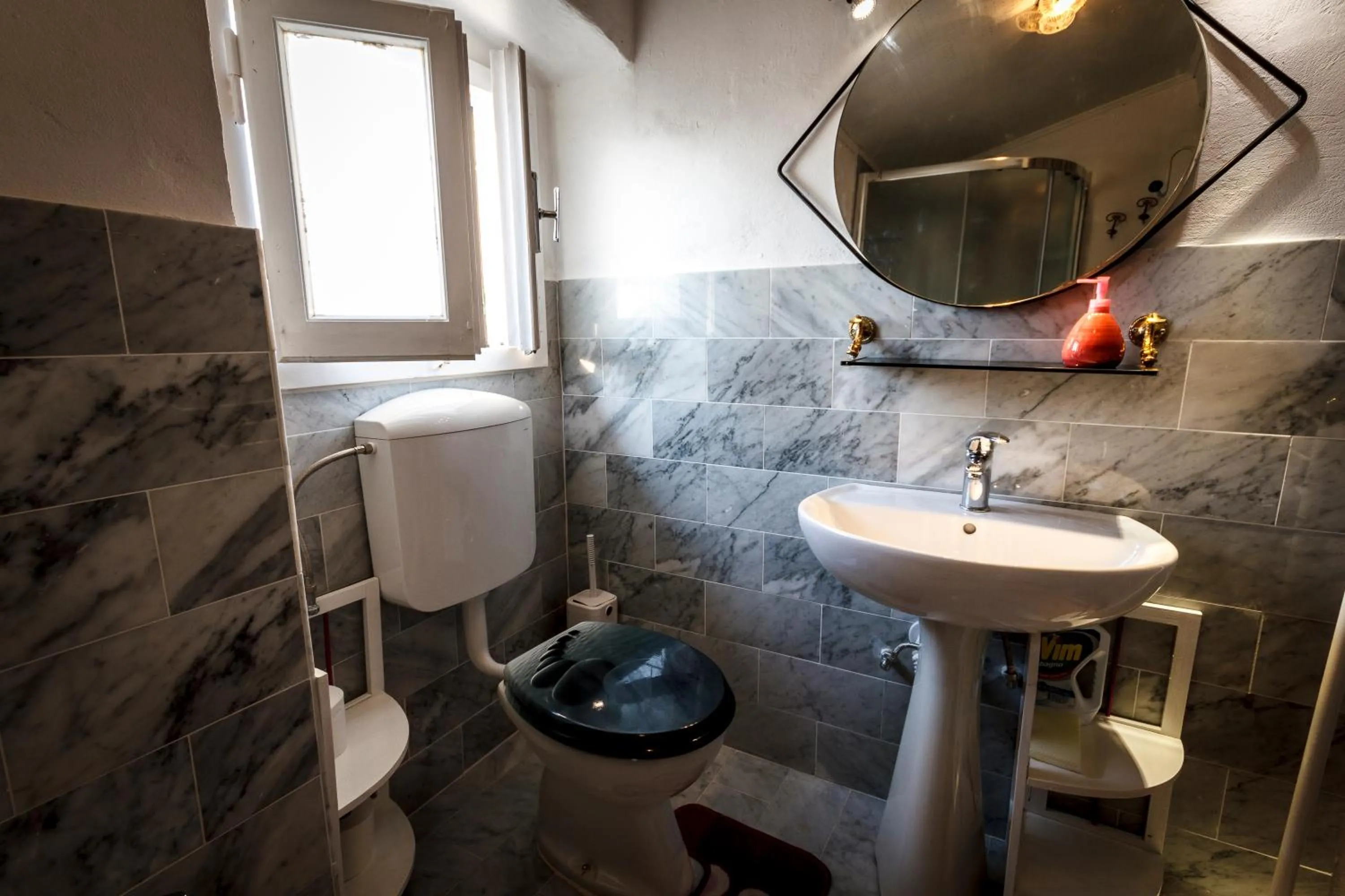 Bathroom in Locanda Etrusca