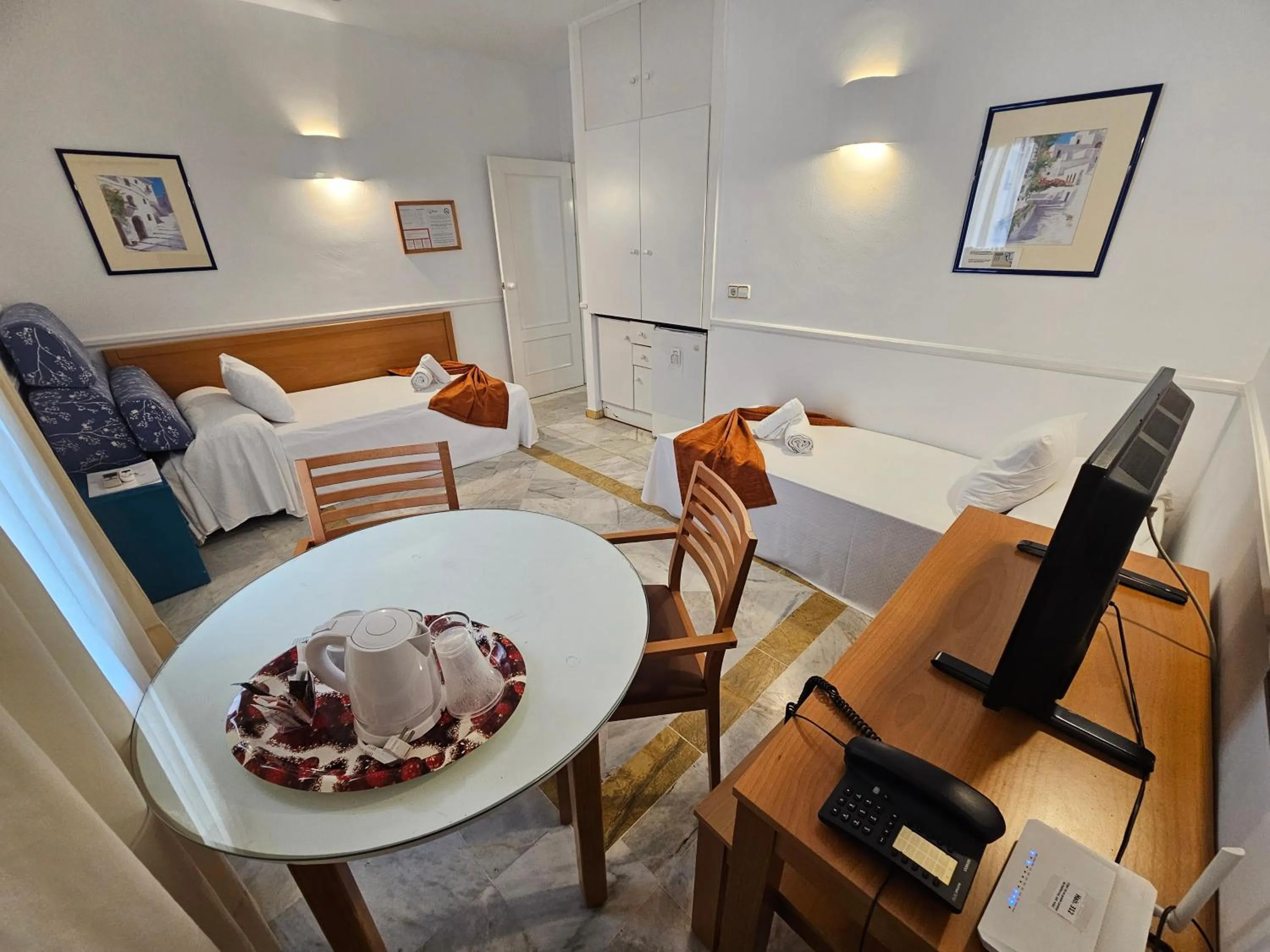 Photo of the whole room, Bed in Hotel Puntazo II