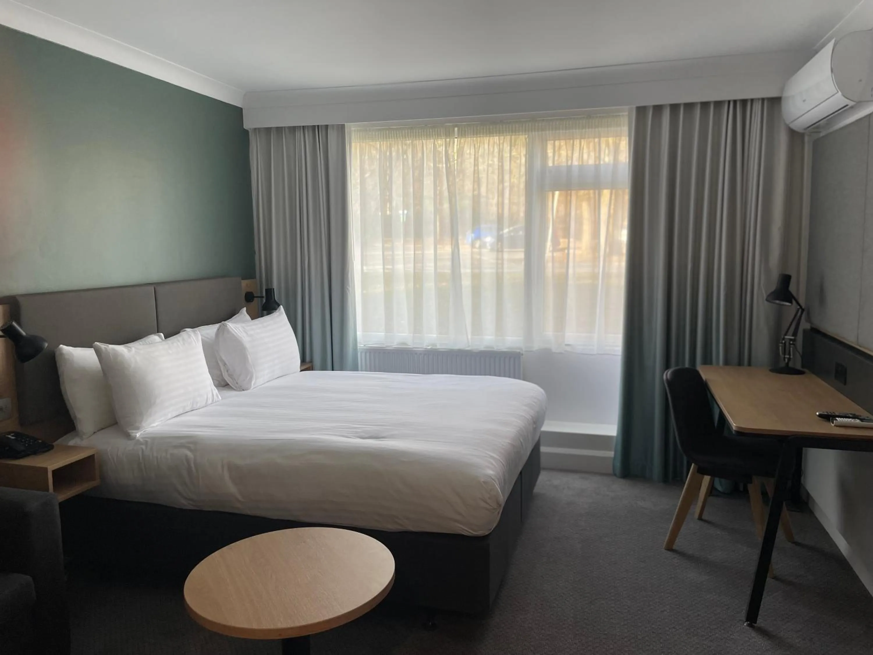 Bed in Holiday Inn Newport by IHG