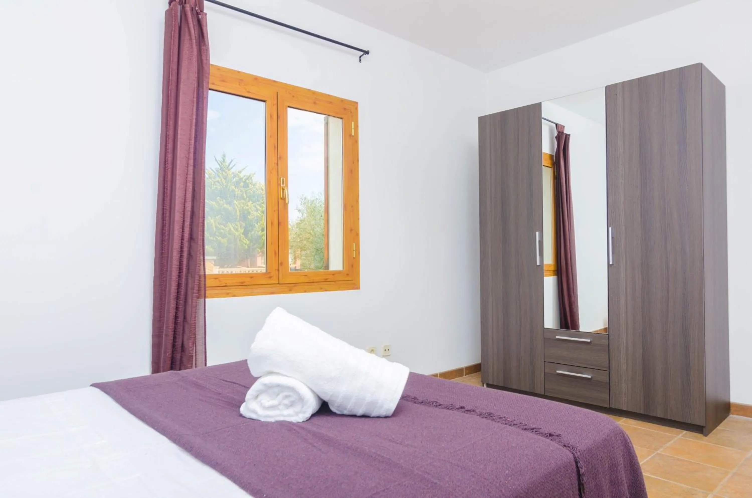Photo of the whole room, Bed in Can Cantari