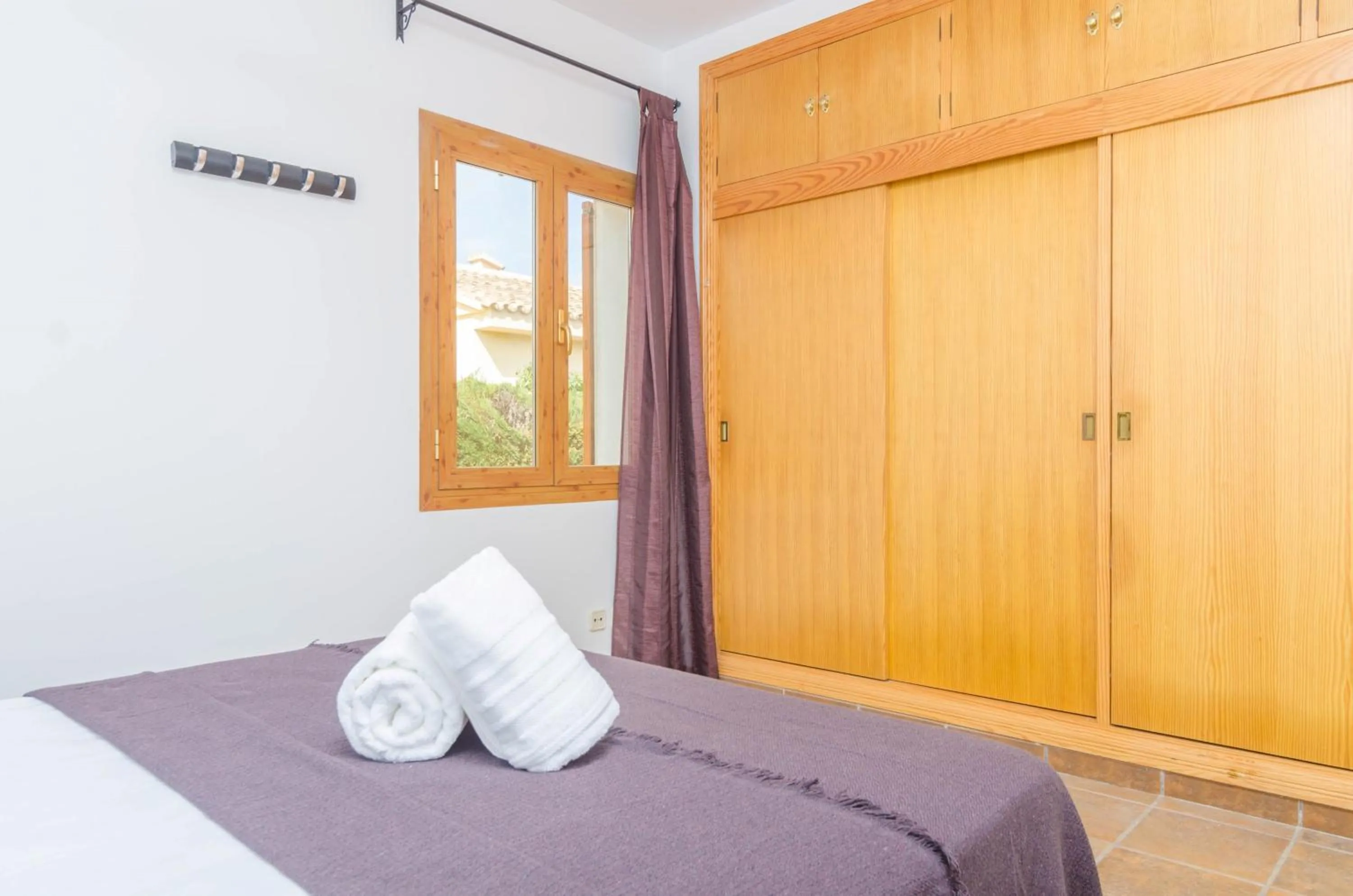 Photo of the whole room, Bed in Can Cantari