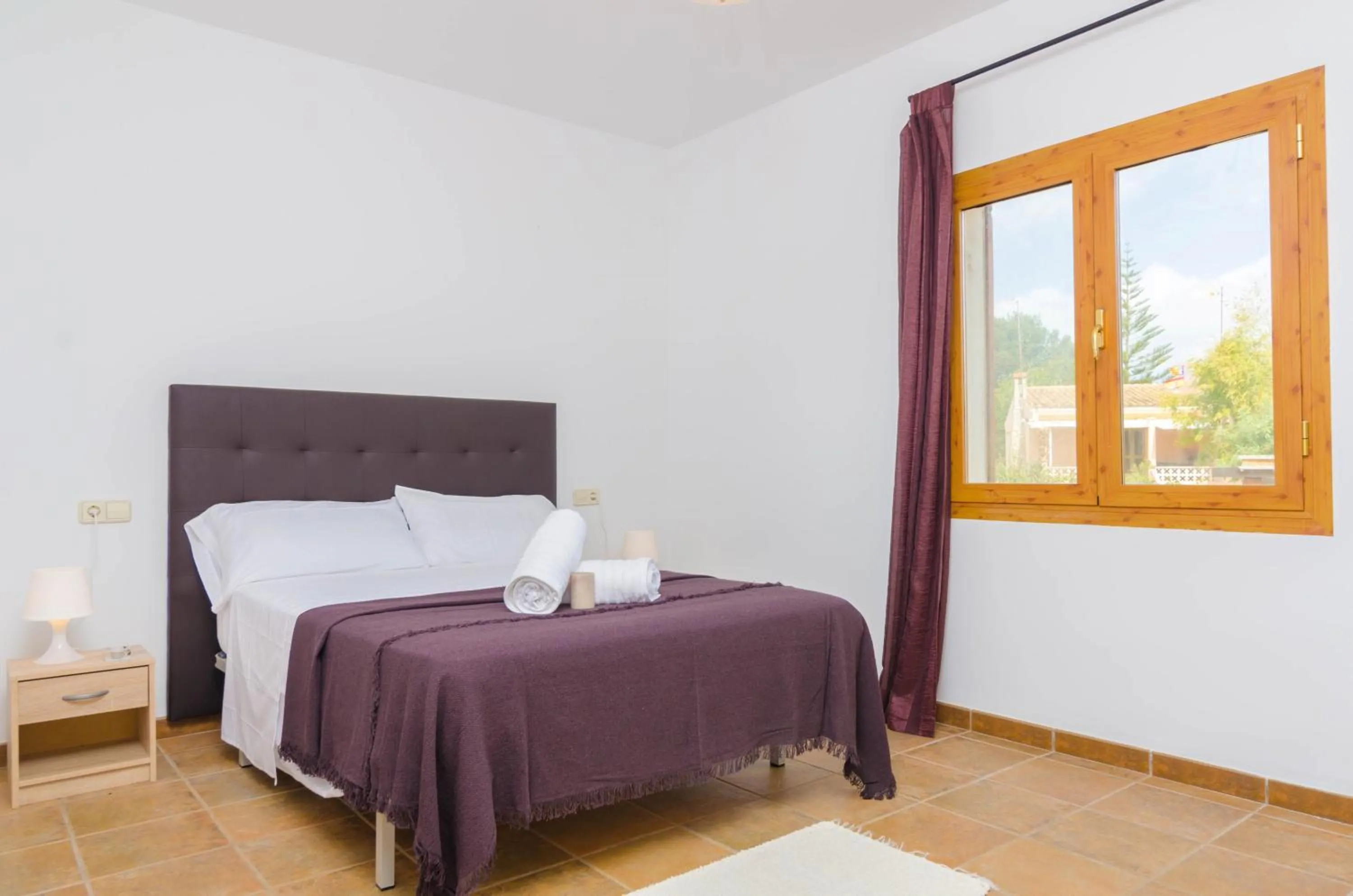 Photo of the whole room, Bed in Can Cantari