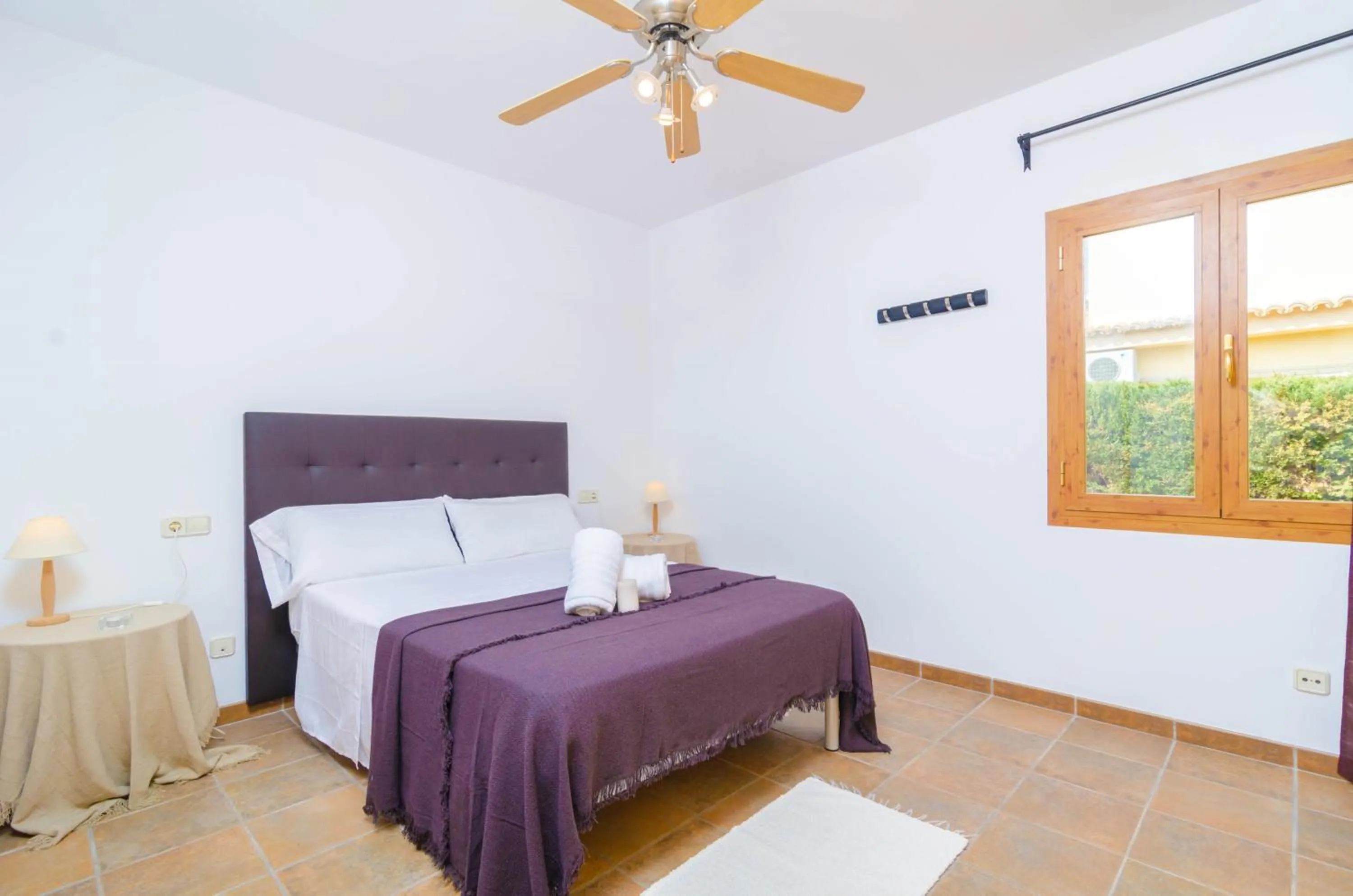 Photo of the whole room, Bed in Can Cantari