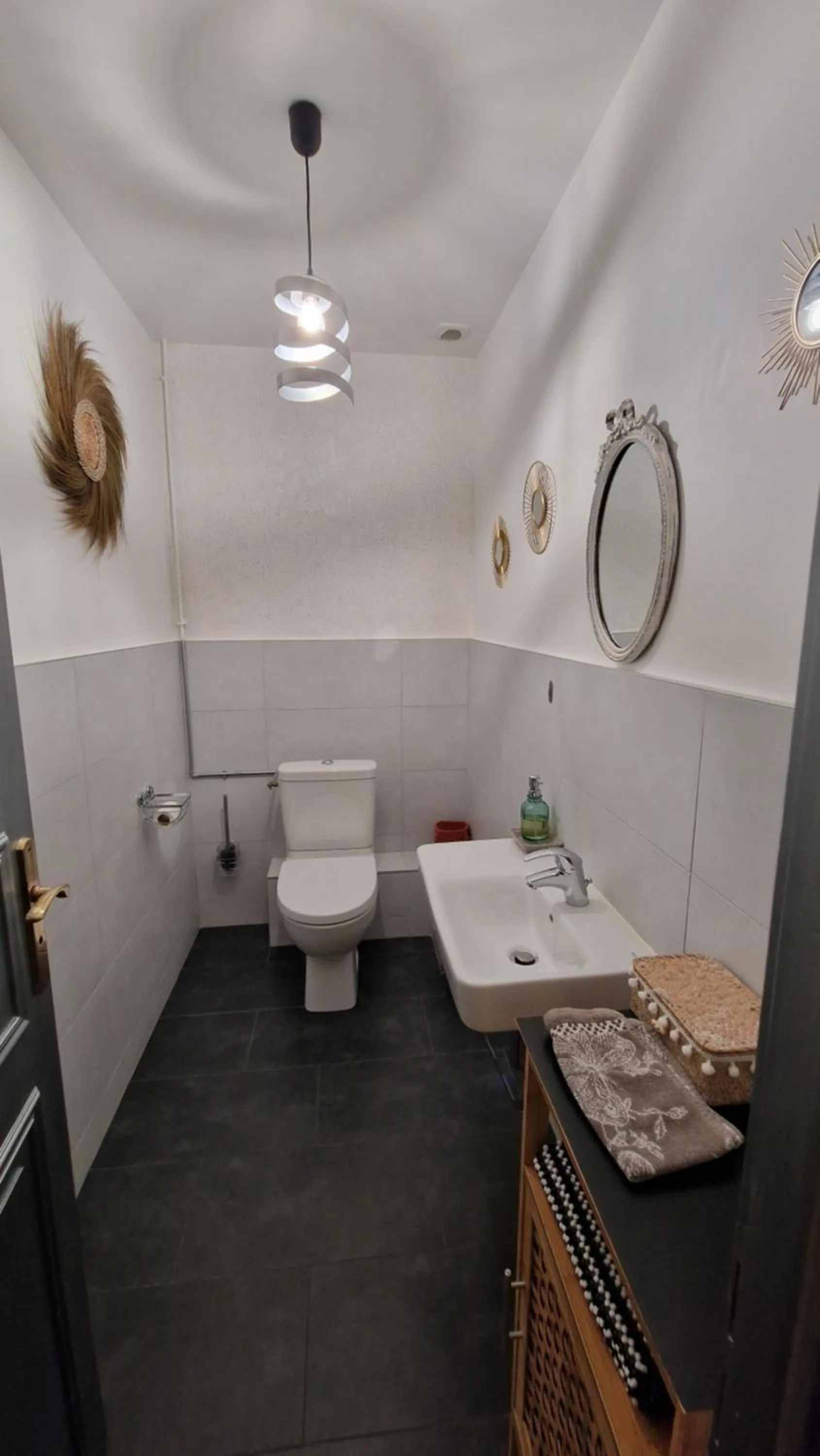 Toilet in Domaine Le Puits du Moulin