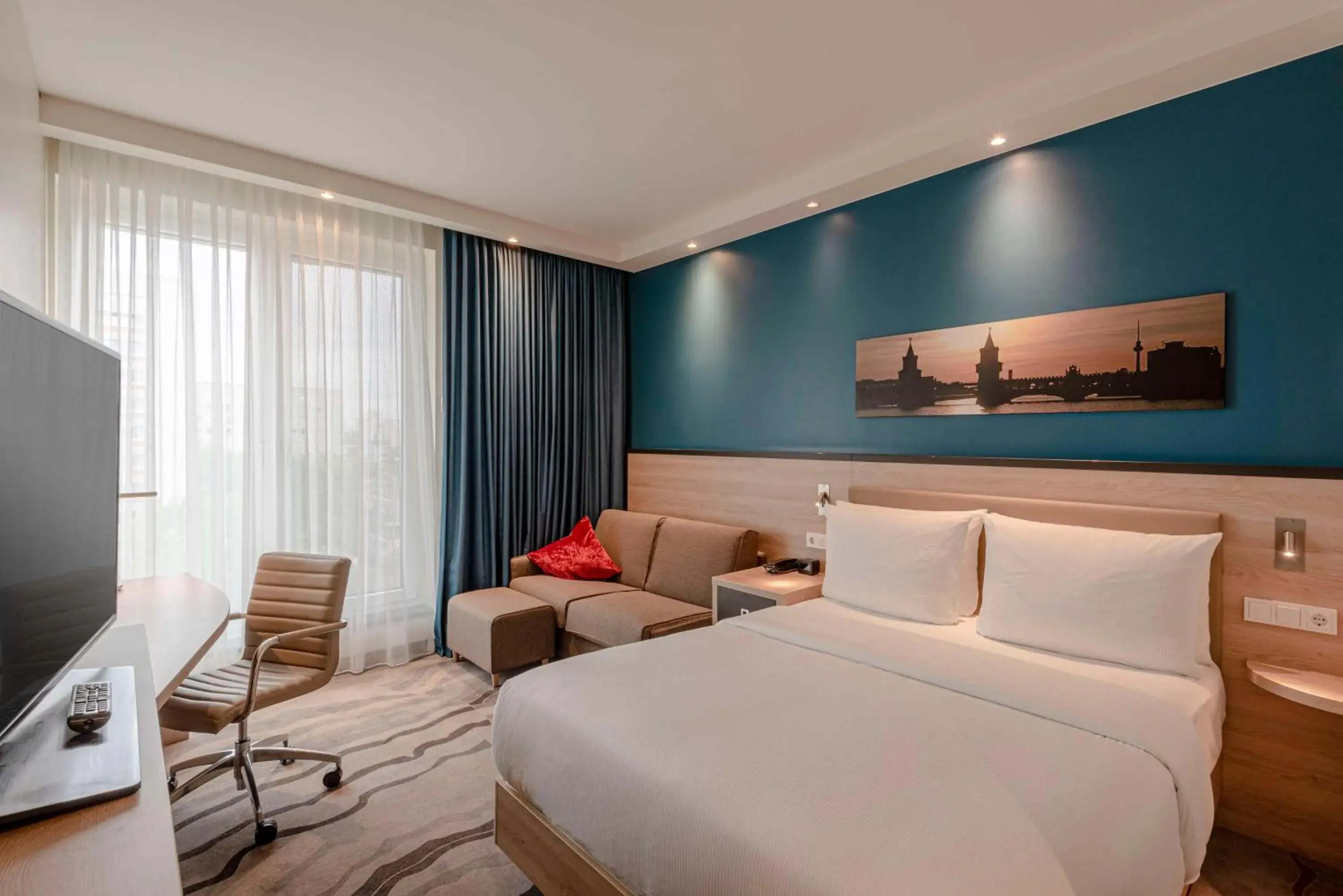 Living room, Bed in Hampton by Hilton Berlin City Centre Alexanderplatz Living room, Bed in Hampton by Hilton Berlin City Centre Alexanderplatz