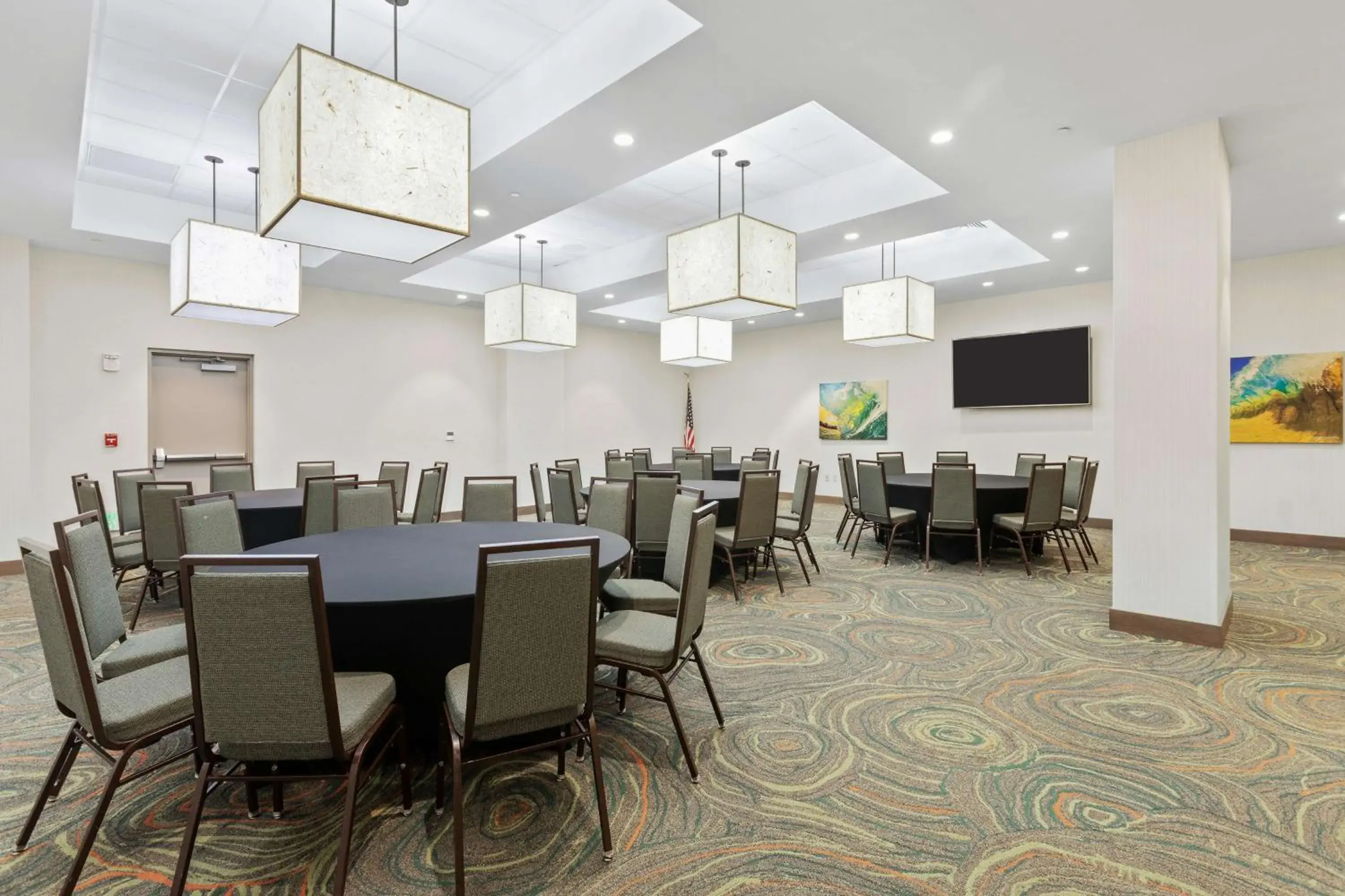 Meeting/conference room in Embassy Suites By Hilton Oahu Kapolei - FREE Breakfast Meeting/conference room in Embassy Suites By Hilton Oahu Kapolei - FREE Breakfast