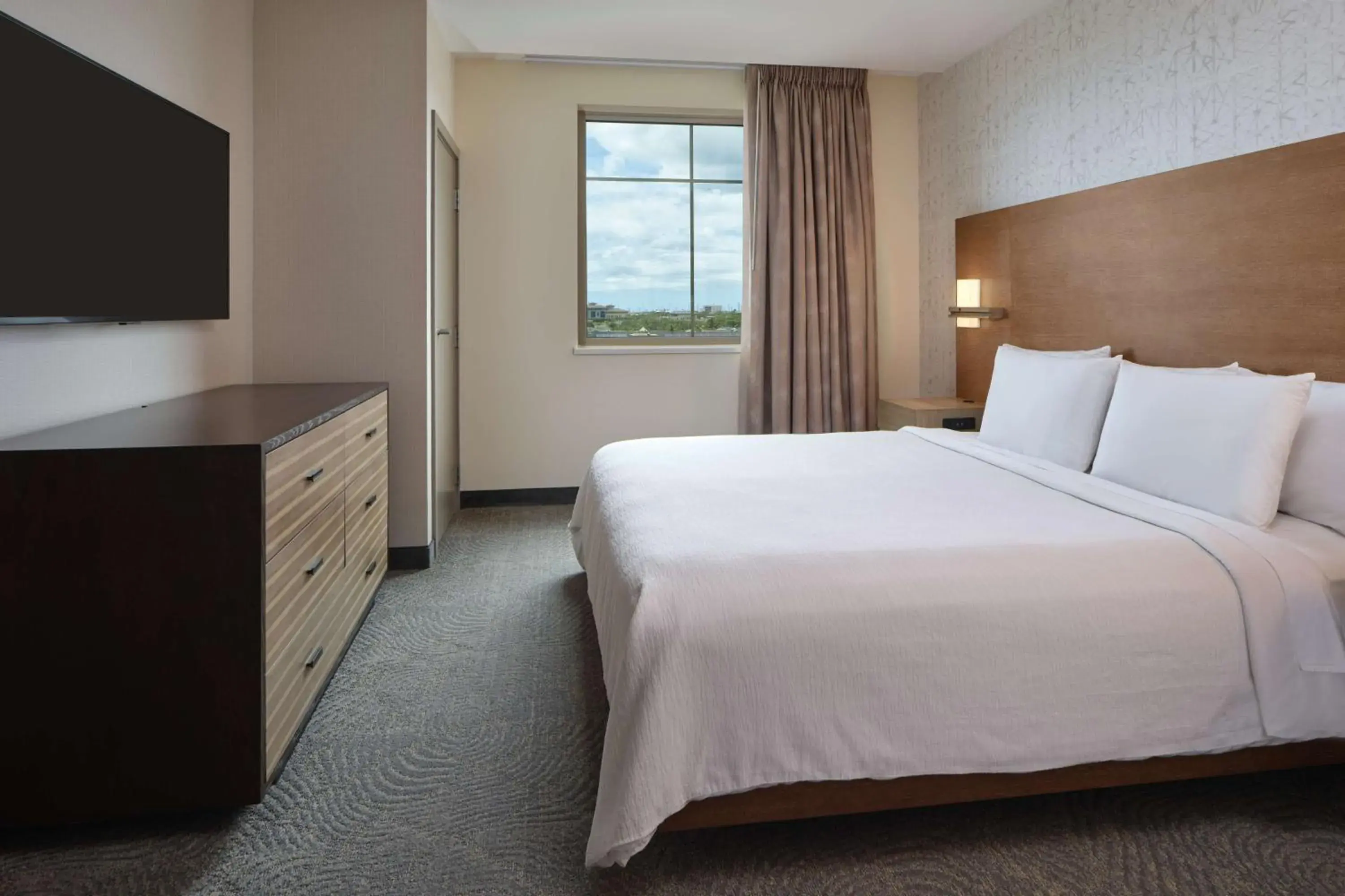 Two-Room King Suite - Hearing Accessible in Embassy Suites By Hilton Oahu Kapolei - FREE Breakfast Two-Room King Suite - Hearing Accessible in Embassy Suites By Hilton Oahu Kapolei - FREE Breakfast