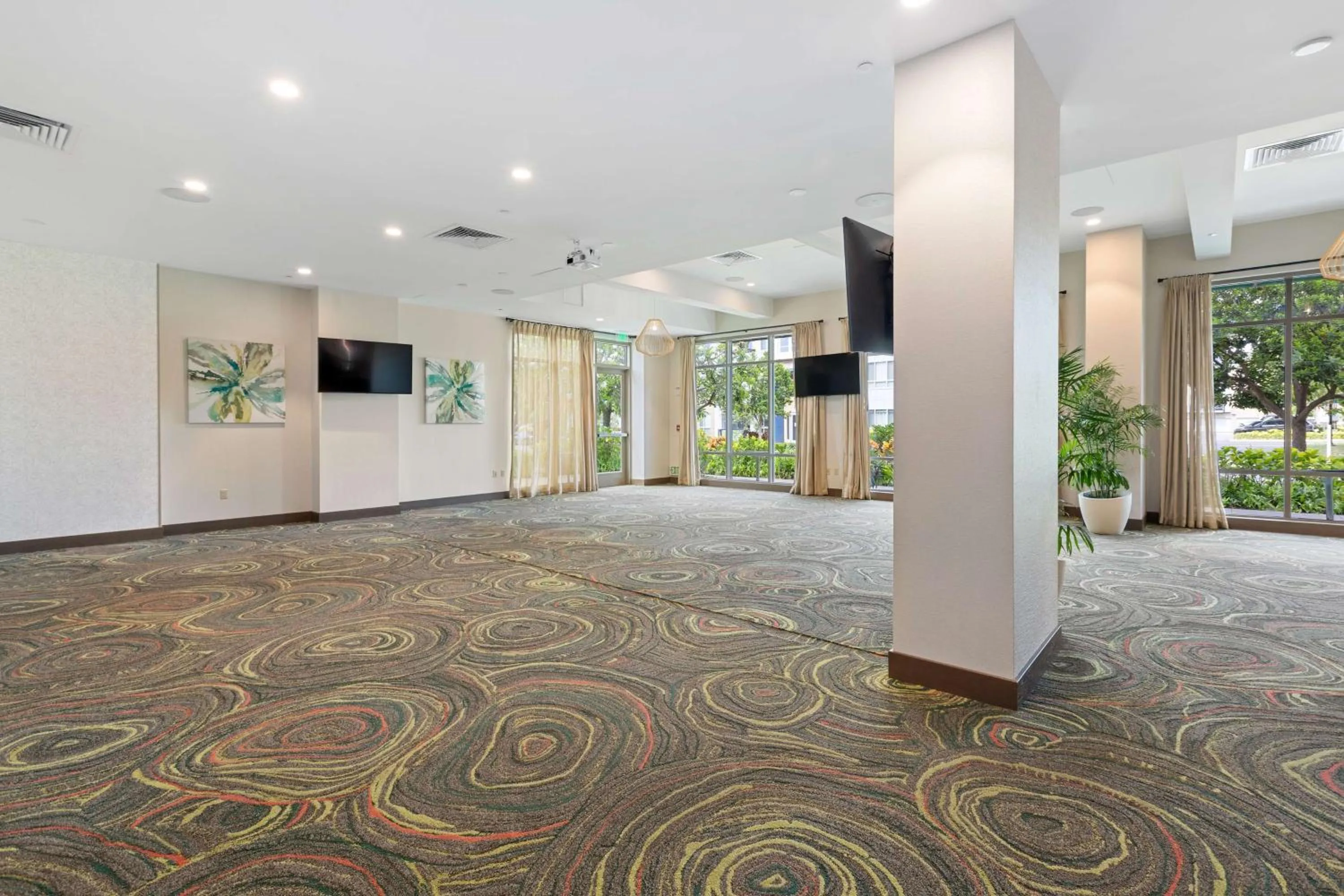 Meeting/conference room in Embassy Suites By Hilton Oahu Kapolei - FREE Breakfast