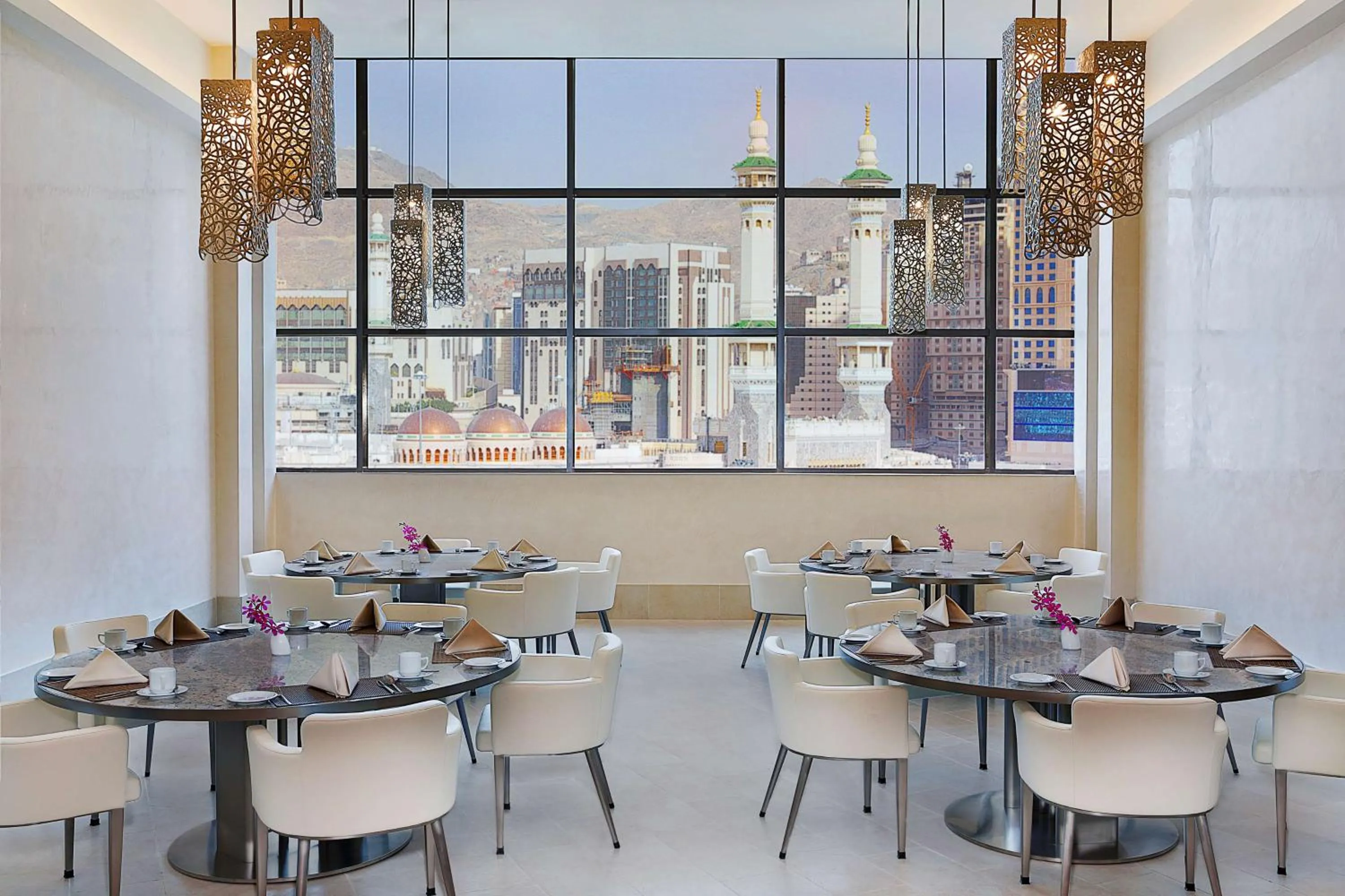 Restaurant/places to eat in Hilton Hotel & Convention Jabal Omar Makkah