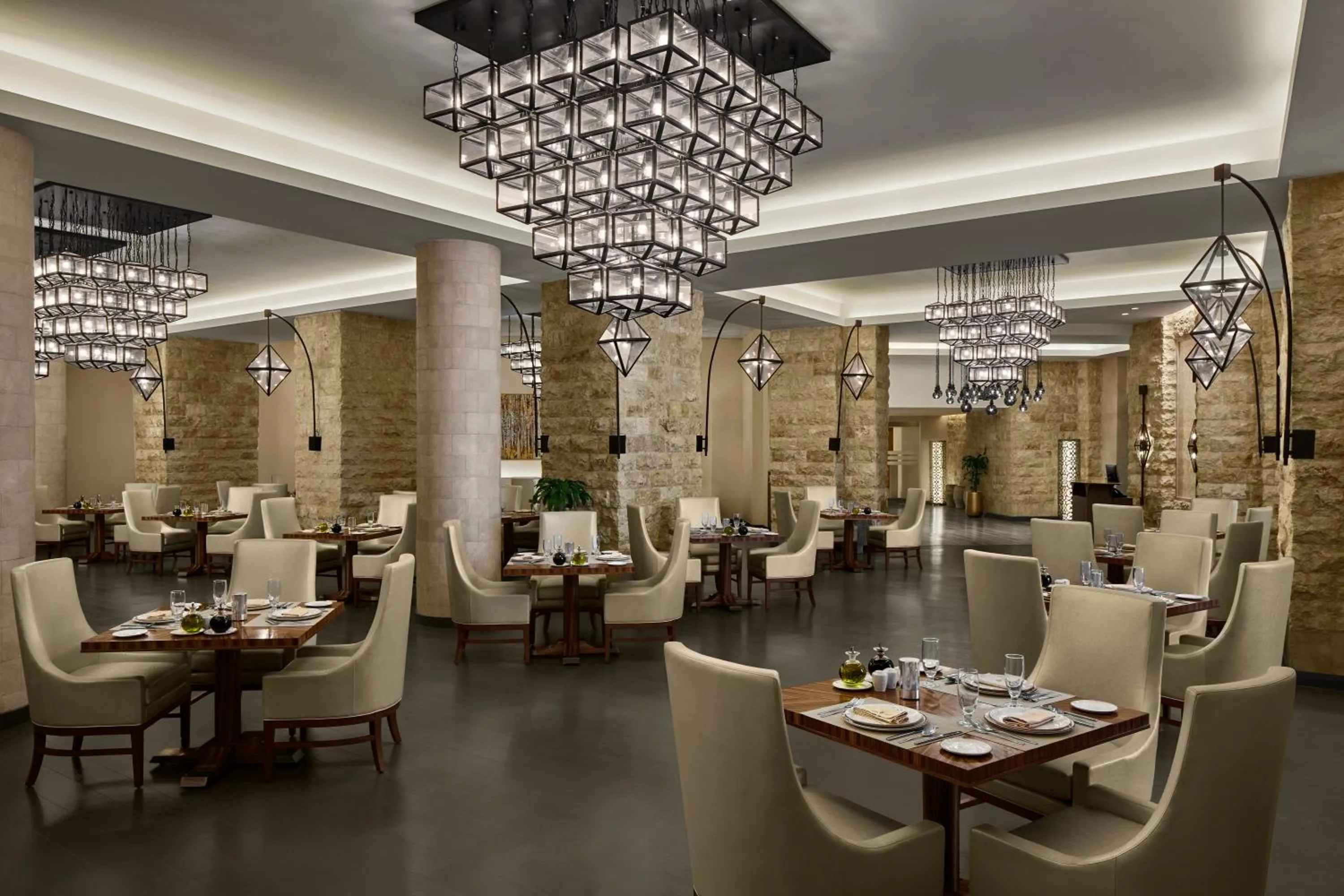 Restaurant/places to eat in Hilton Hotel & Convention Jabal Omar Makkah