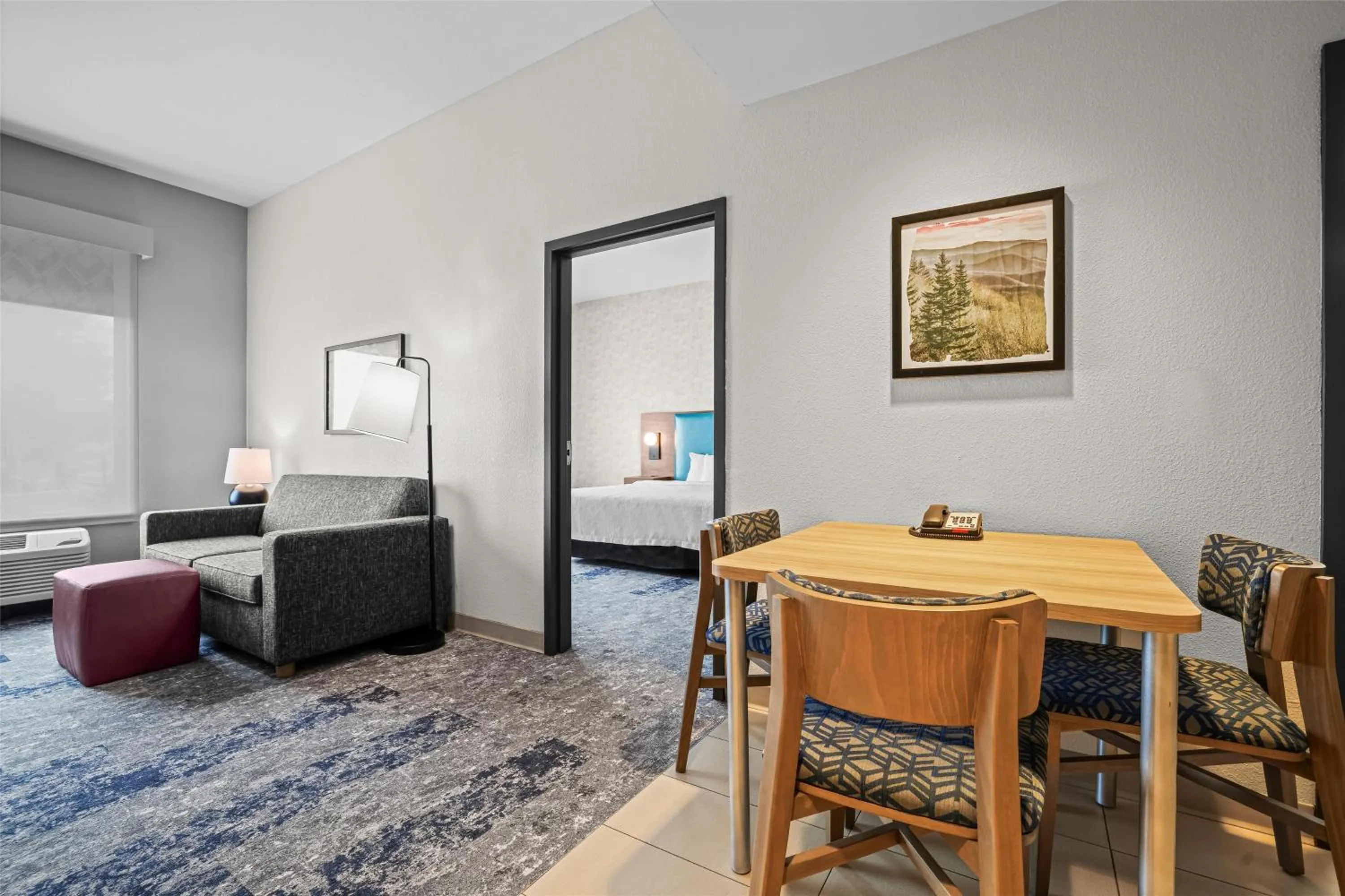 Living room, Bed in Home2 Suites By Hilton Pigeon Forge