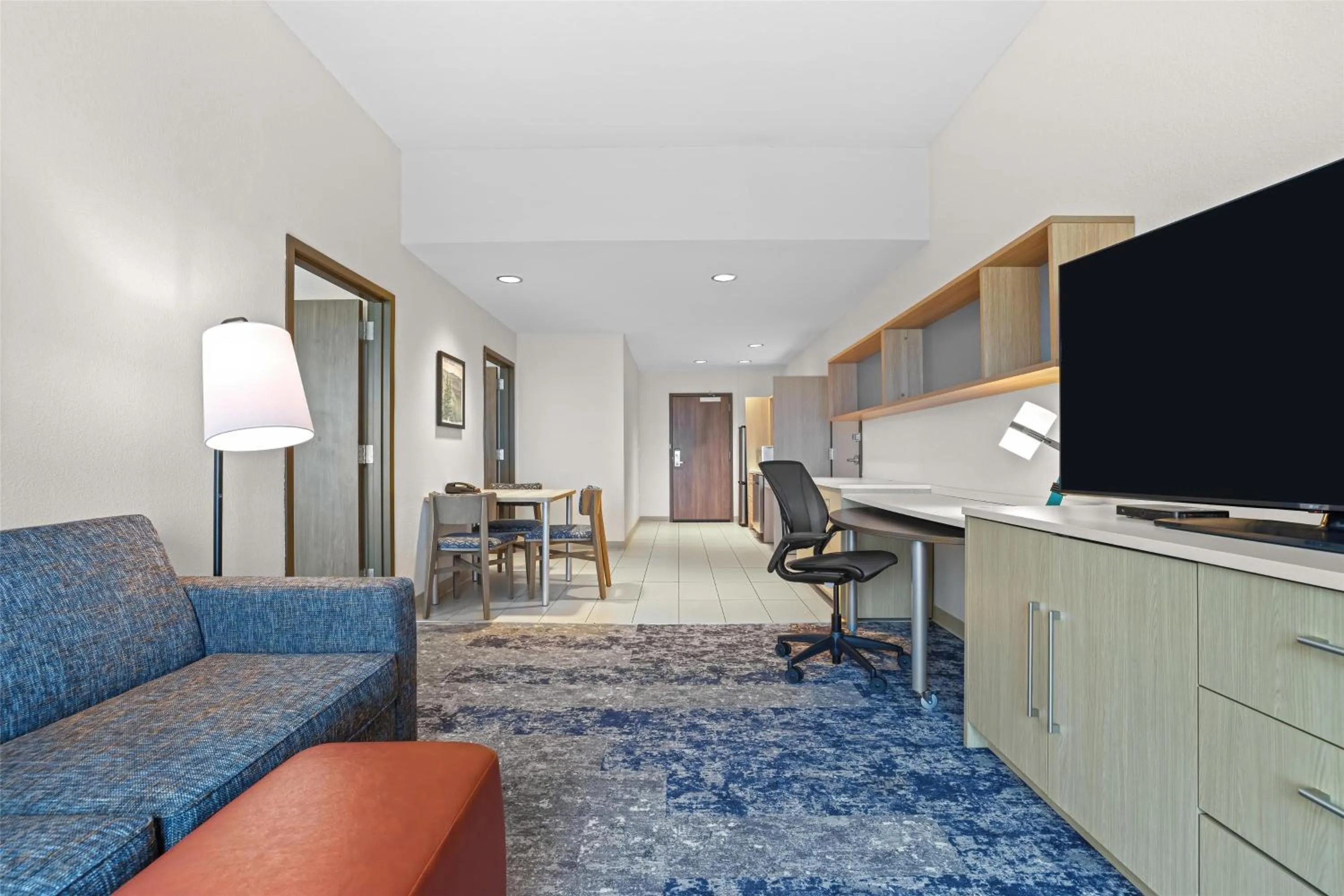 Living room in Home2 Suites By Hilton Pigeon Forge