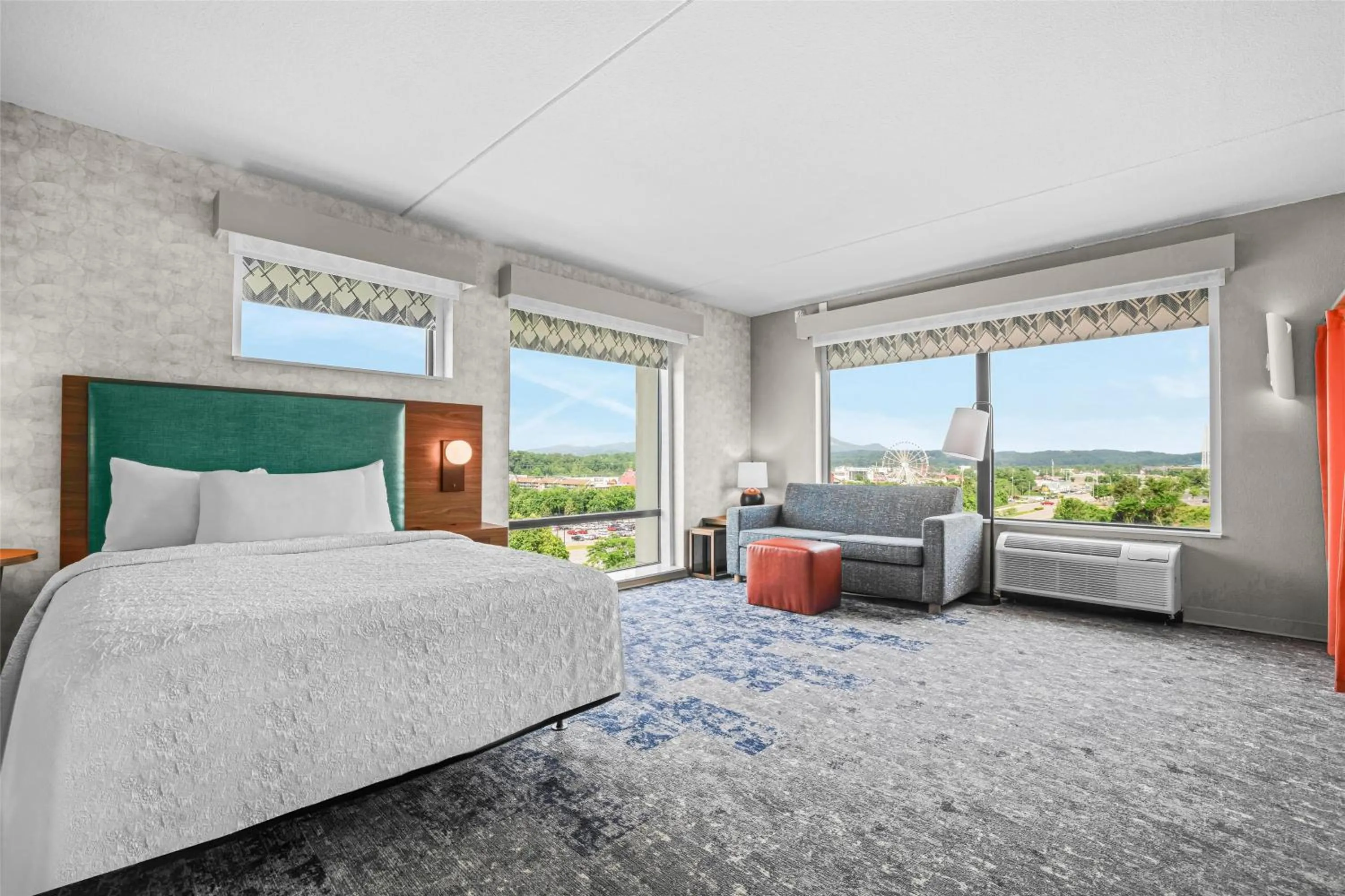 Living room, Bed in Home2 Suites By Hilton Pigeon Forge