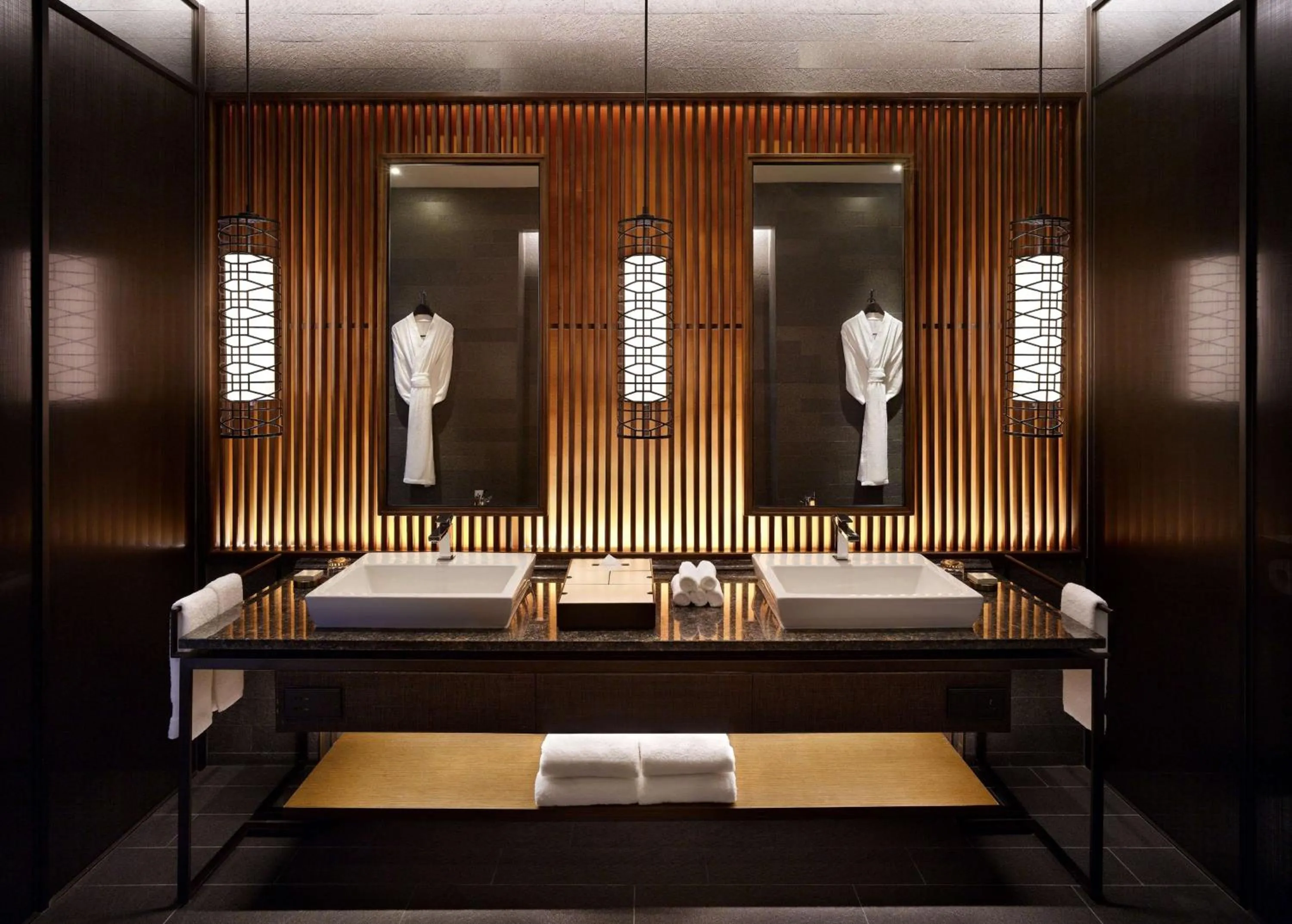 Bathroom, Restaurant/Places to Eat in Hilton Busan Korea Republic of South