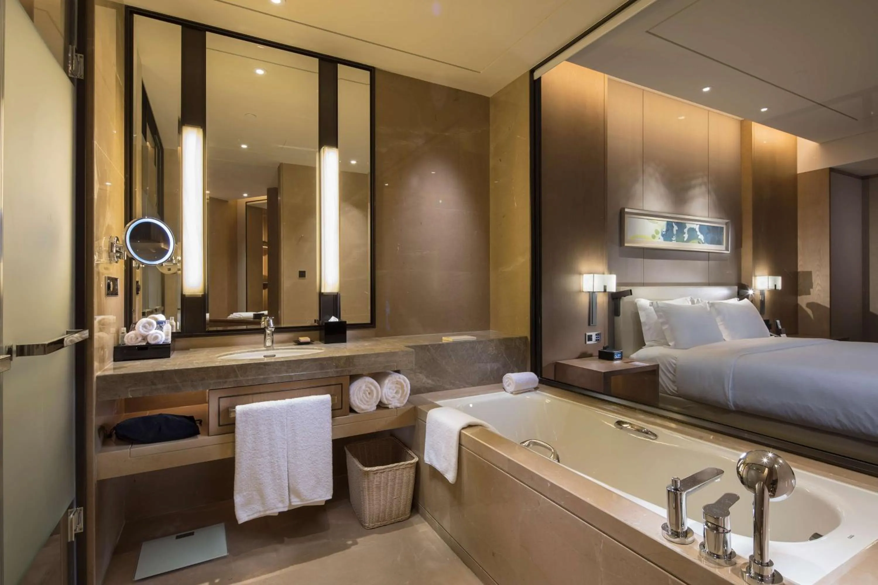 Bathroom, Bed in DoubleTree By Hilton Xiamen-Haicang