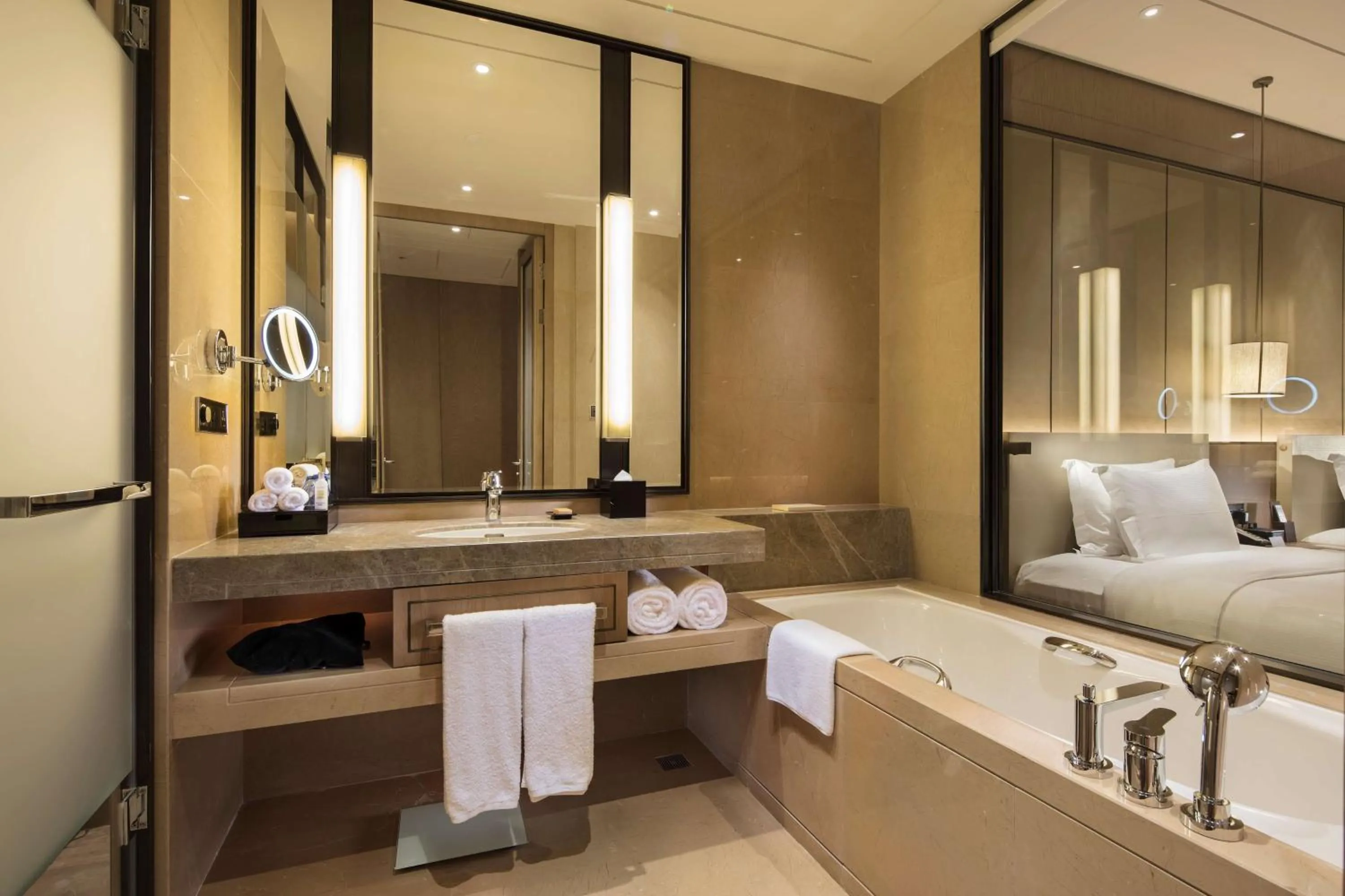 Bathroom, Bed in DoubleTree By Hilton Xiamen-Haicang