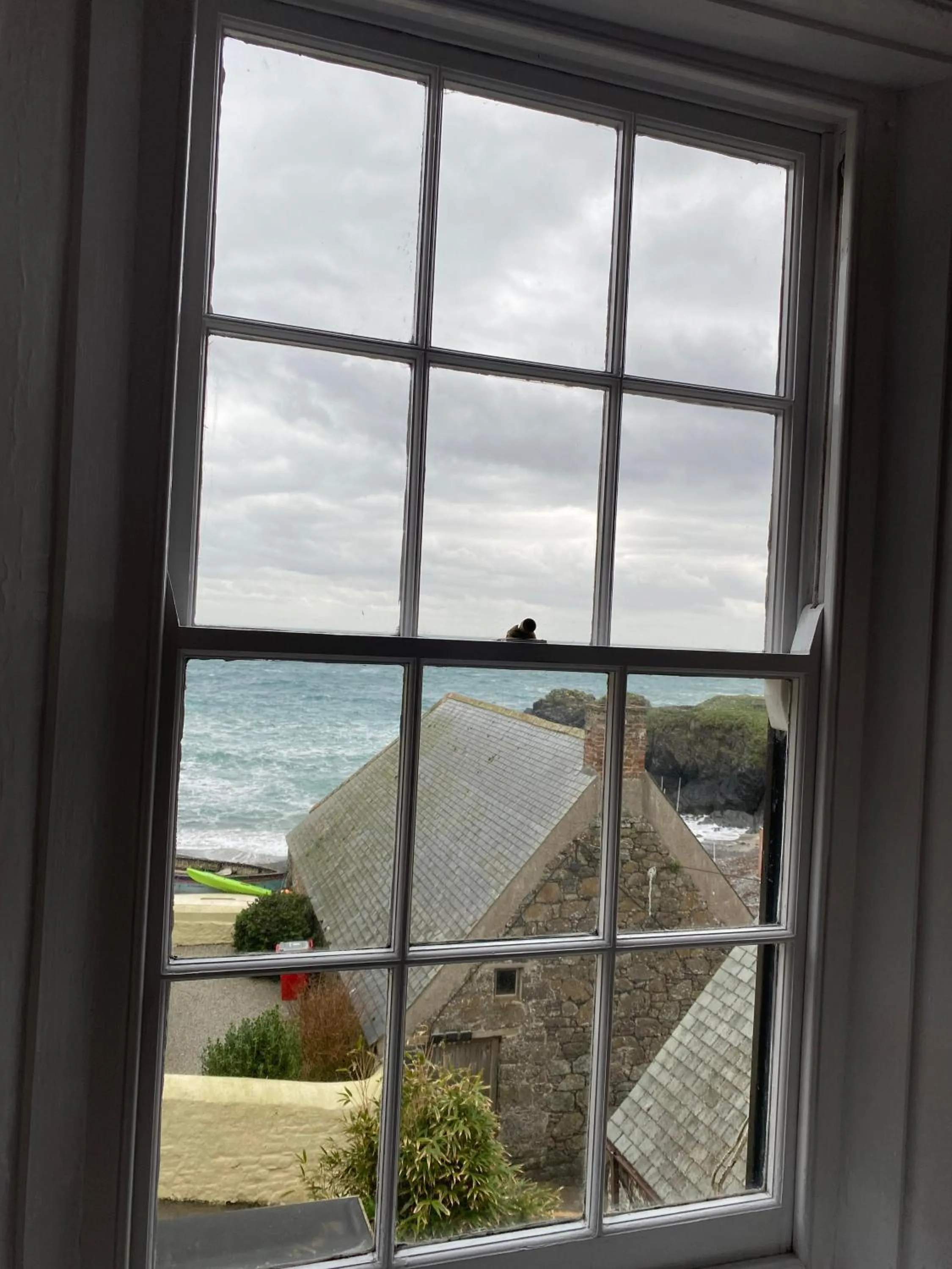 Sea view in Cadgwith Cove Inn