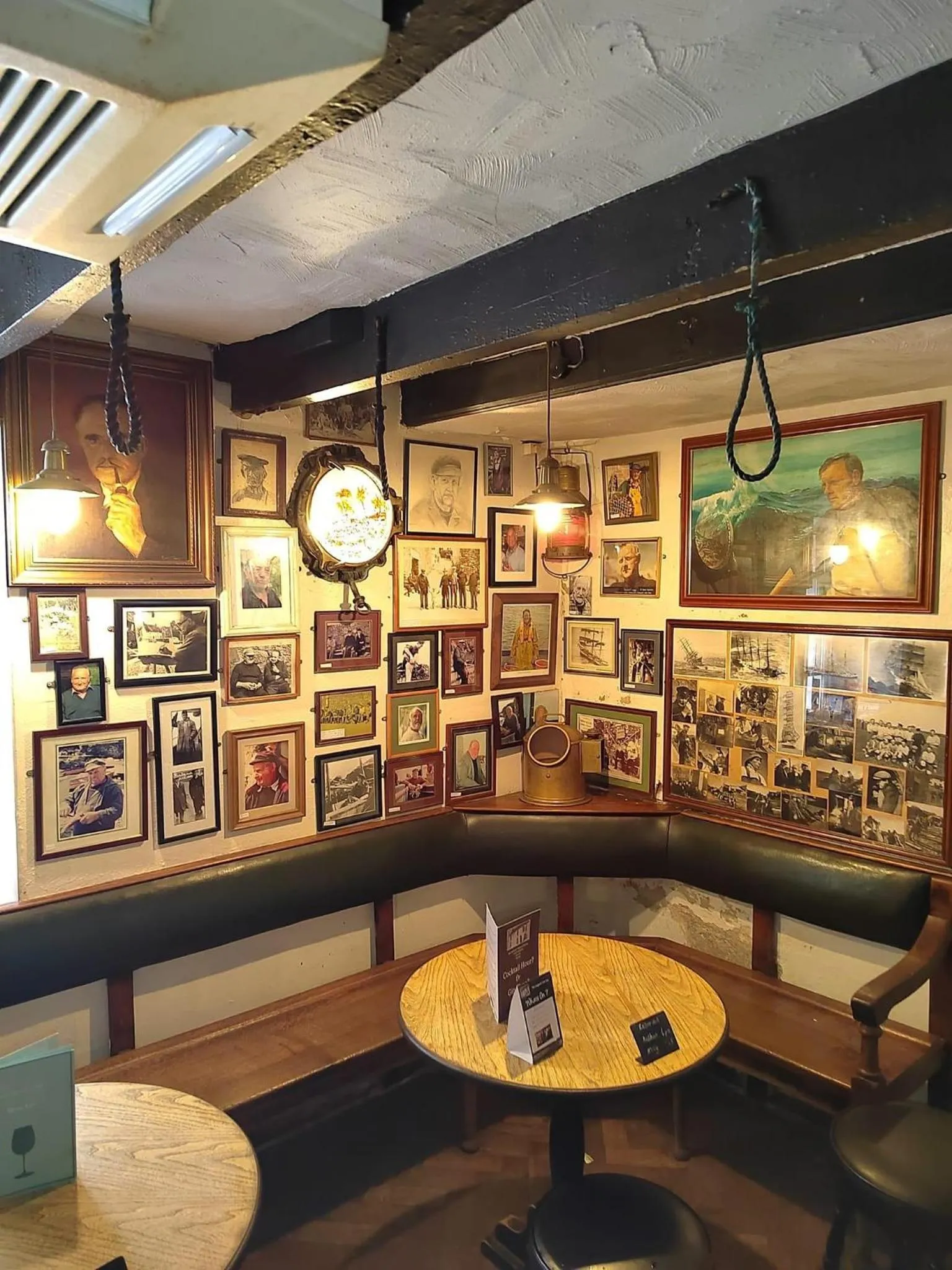 Lounge or bar in Cadgwith Cove Inn