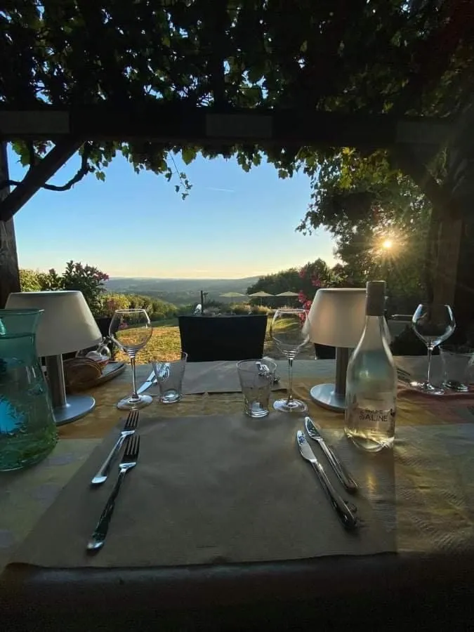 Restaurant/places to eat in La Maison Bleue