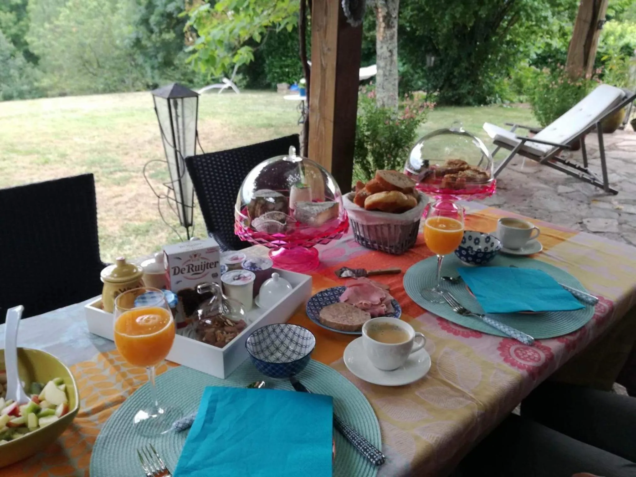 Food and drinks in La Maison Bleue