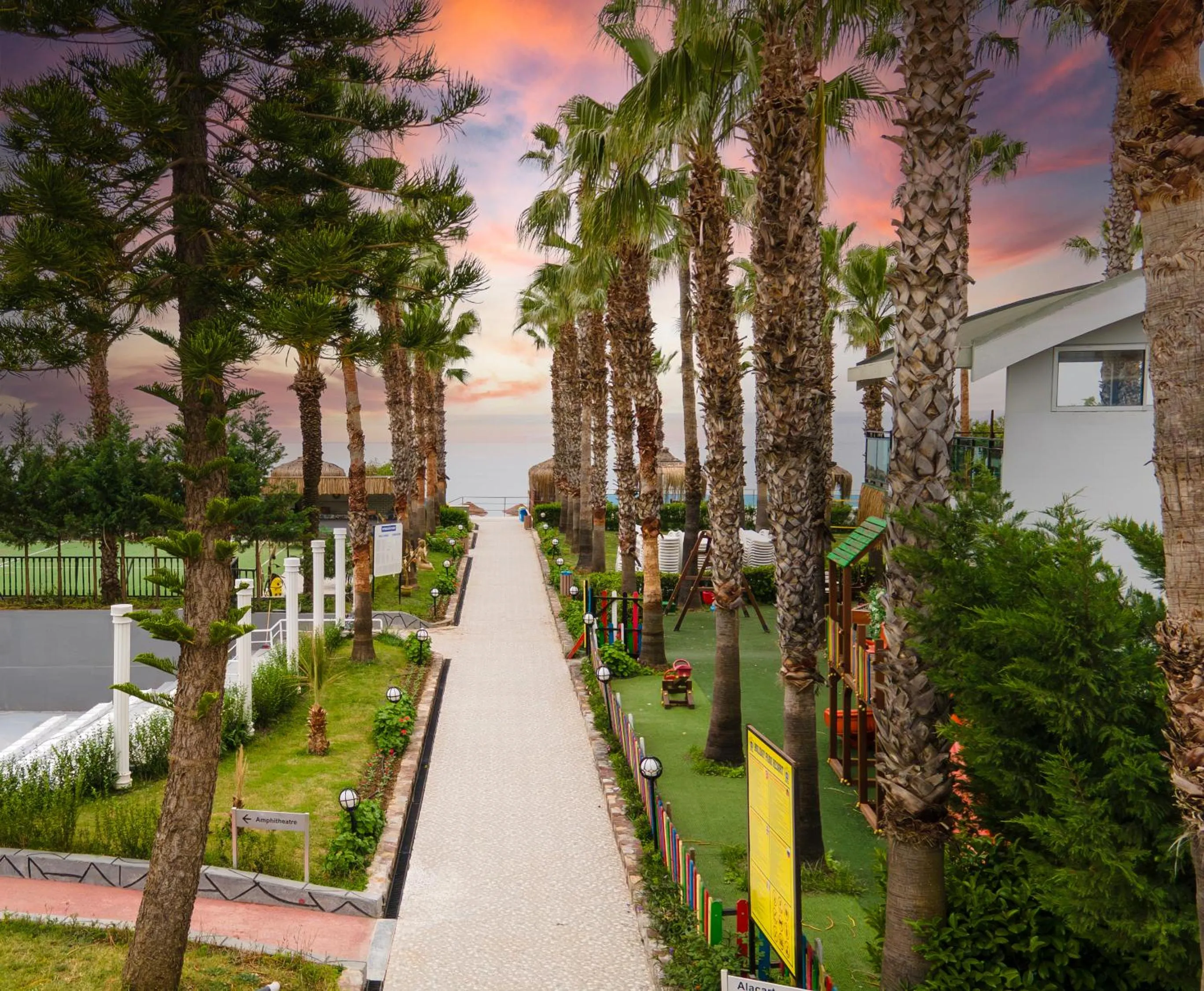 Garden in Holiday Park Resort - Ultra All İnclusive