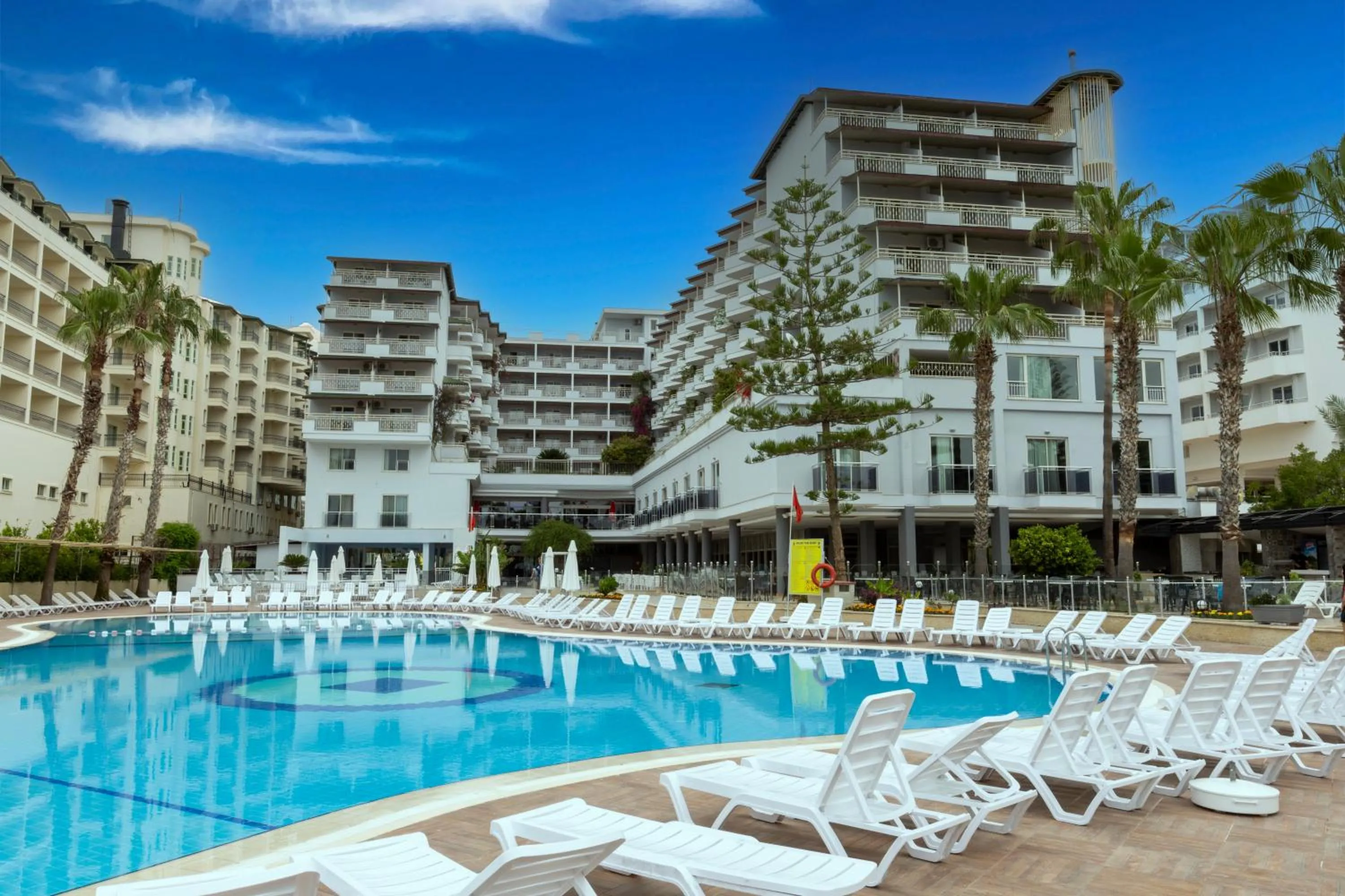 Pool view in Holiday Park Resort - Ultra All İnclusive