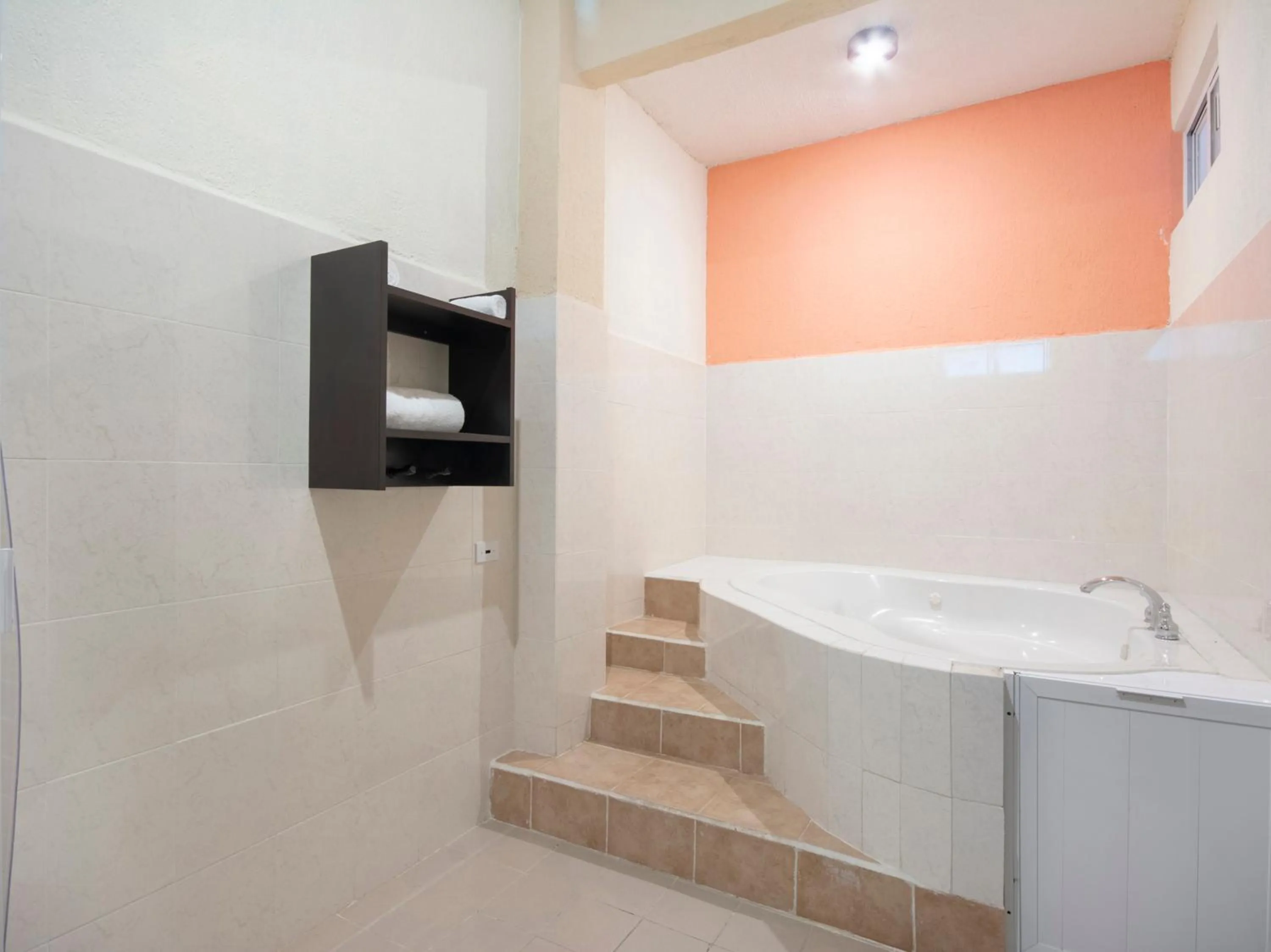 Bath in Hotel Spa Shalam