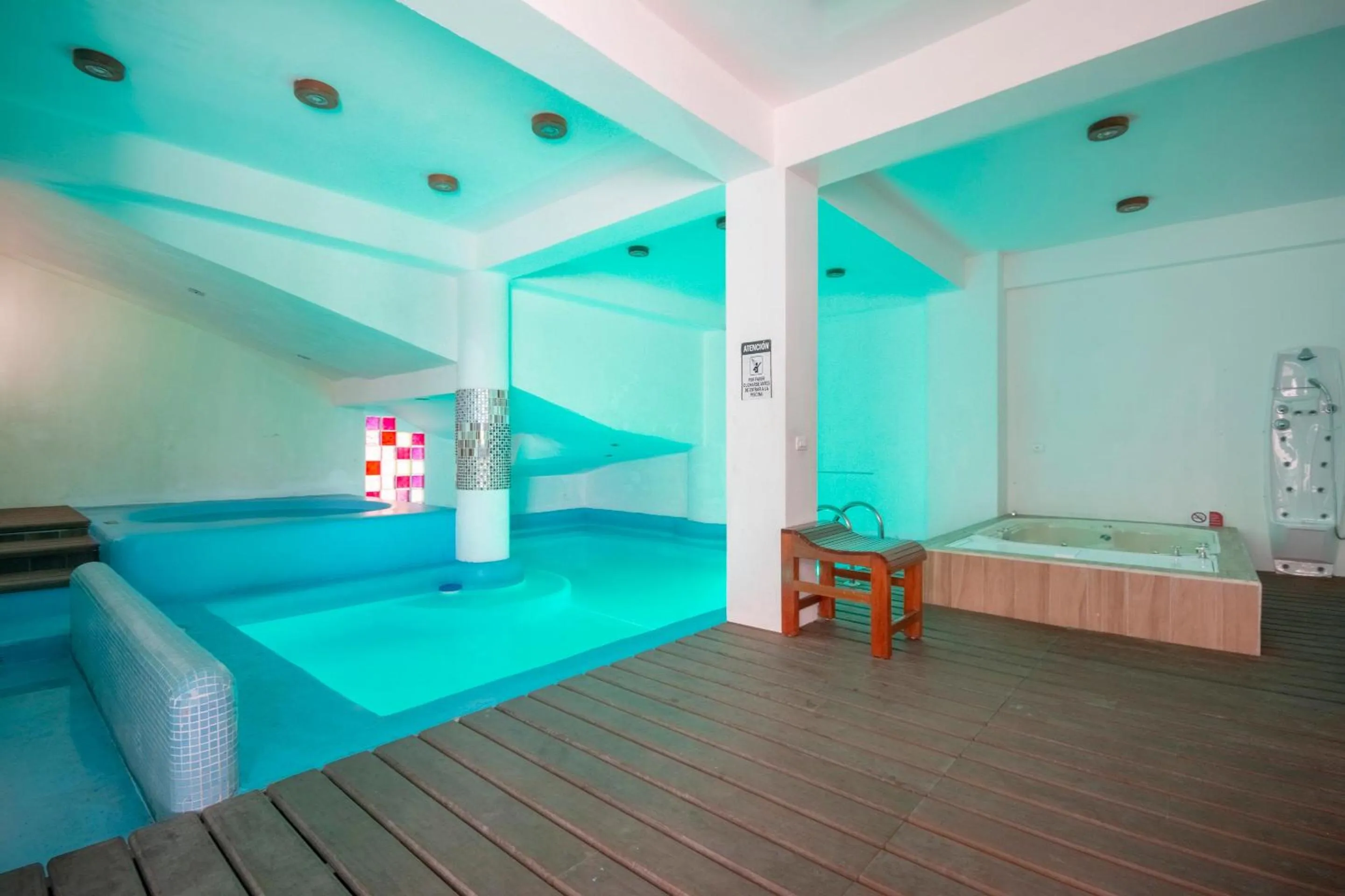 Swimming pool in Hotel Spa Shalam