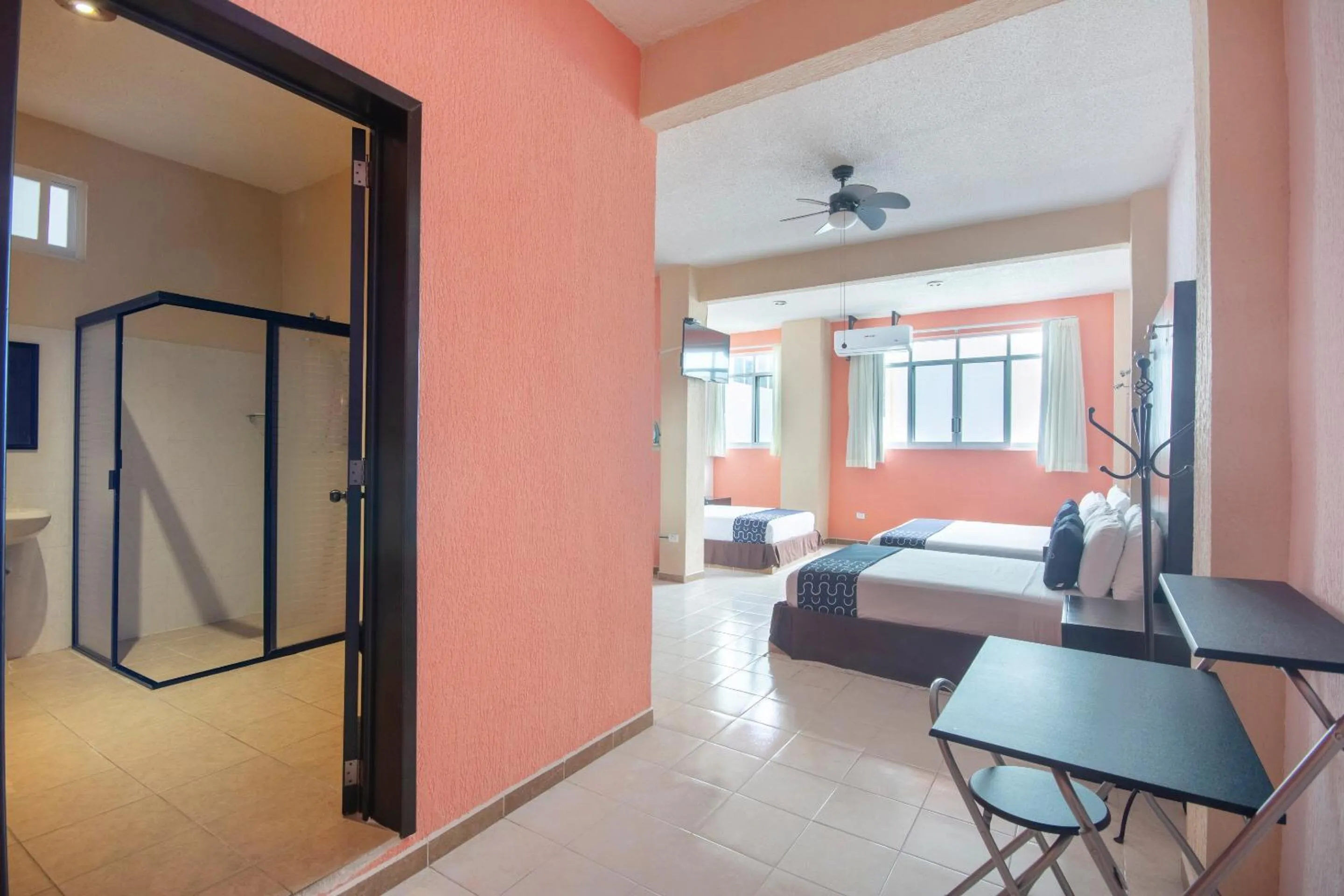 Bedroom, Bed in Hotel Spa Shalam