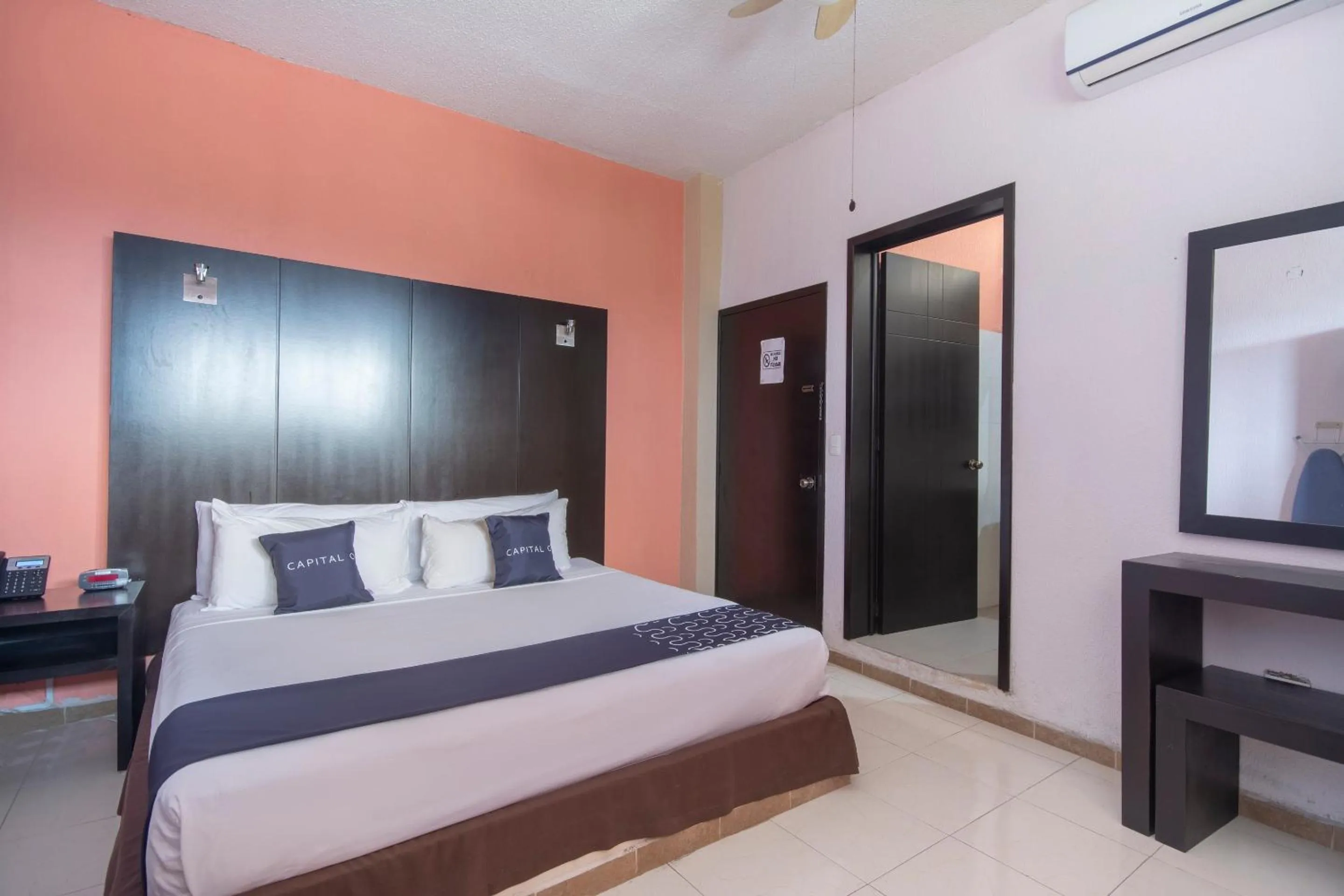 Bedroom, Bed in Hotel Spa Shalam