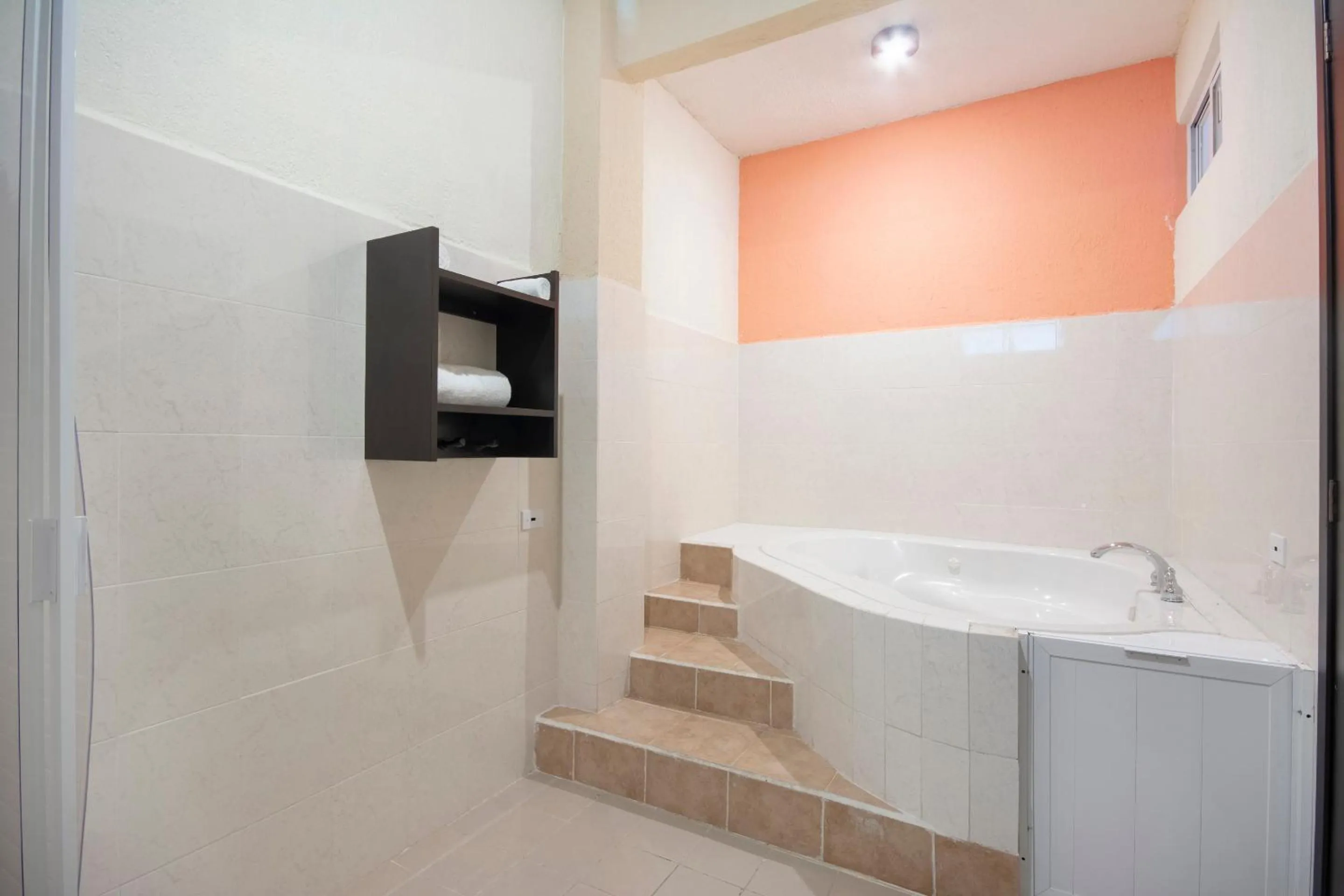 Hot Tub in Hotel Spa Shalam