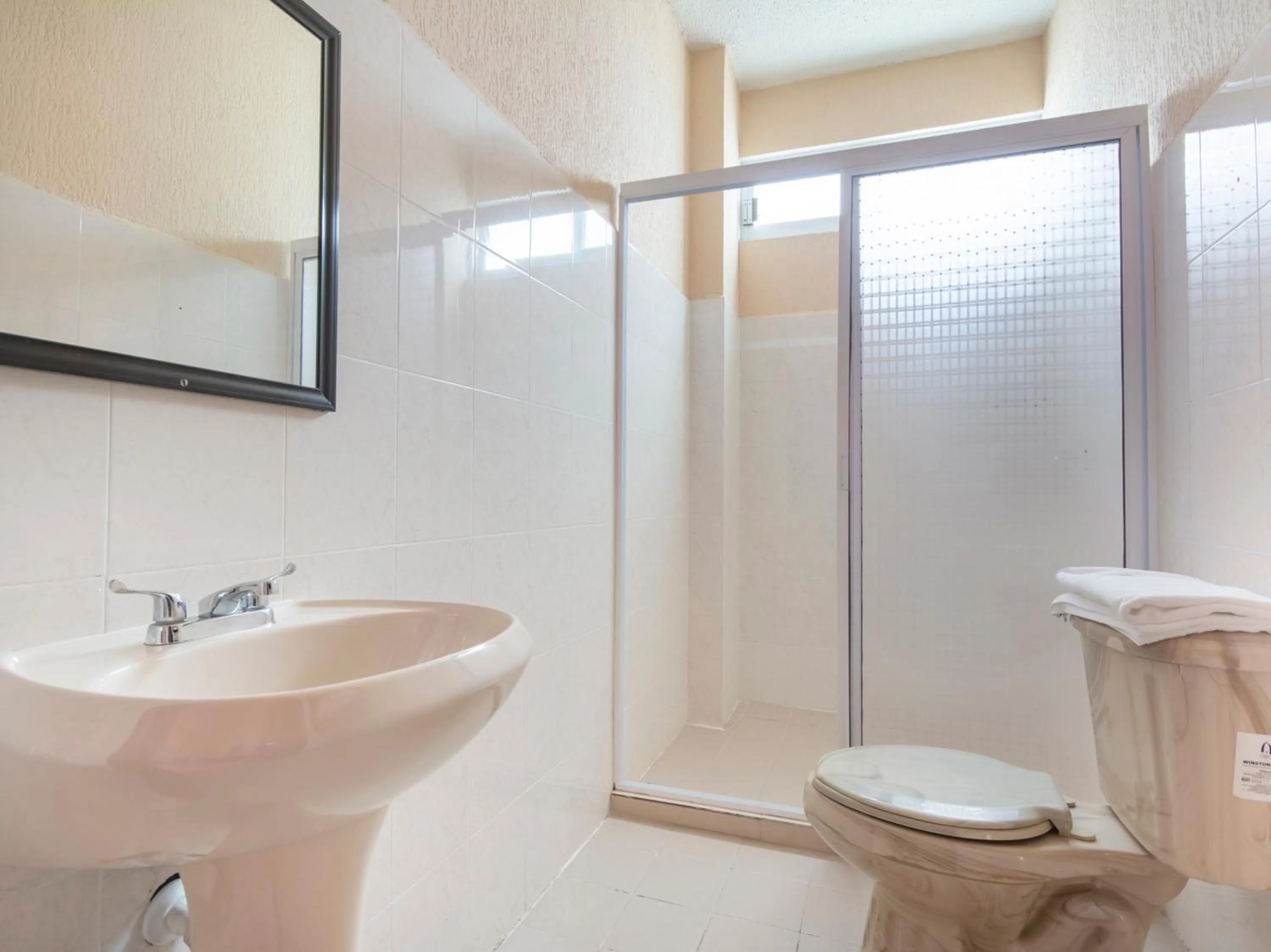 Toilet in Hotel Spa Shalam