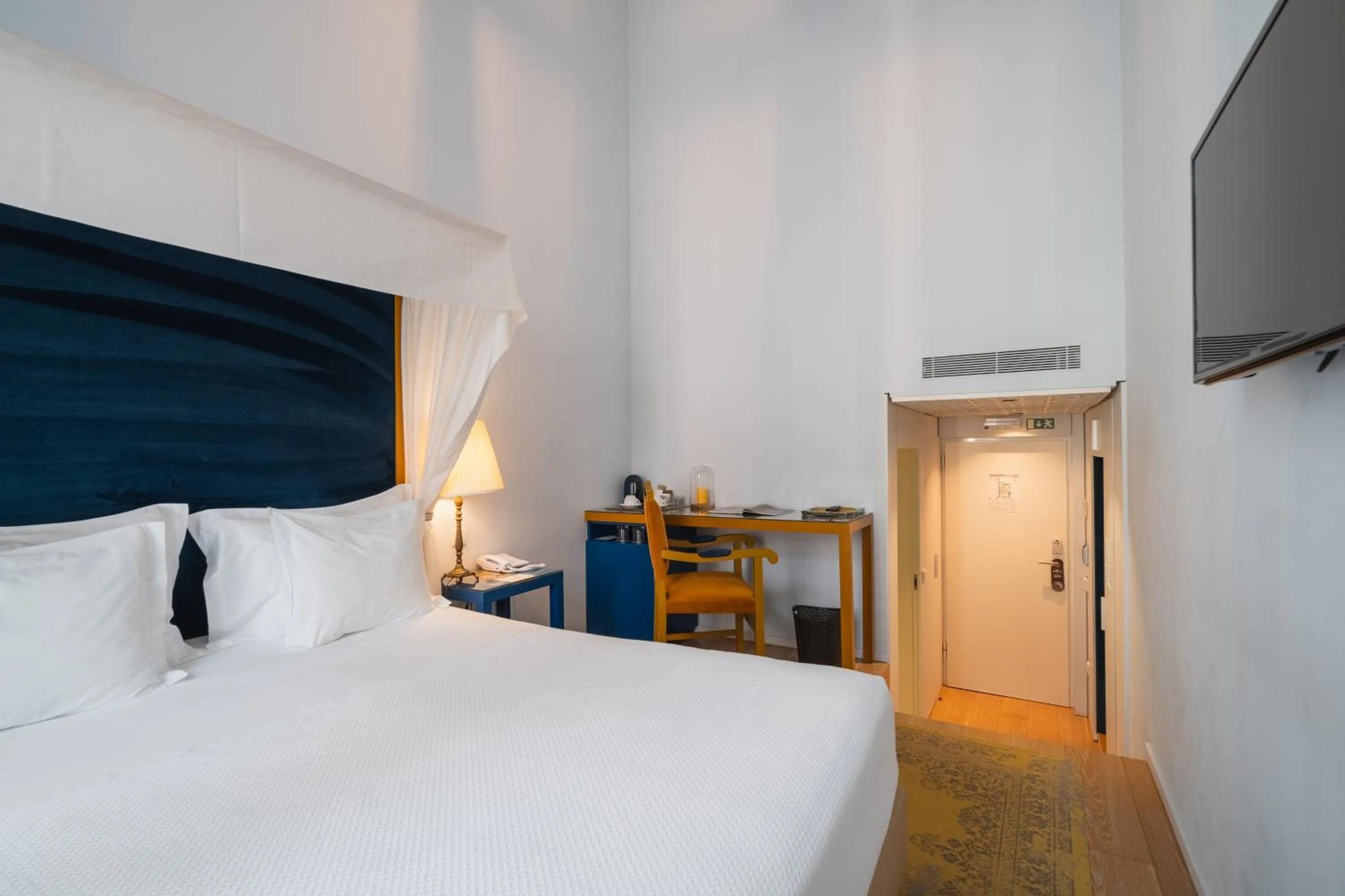 Bed in Burgus Tribute & Design Hotel