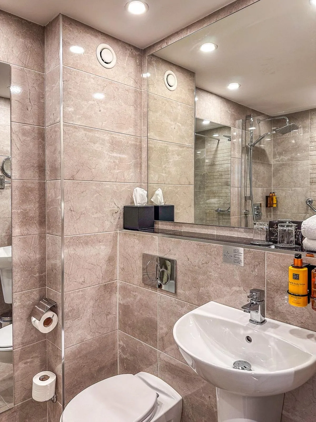 Shower in Dublin Skylon Hotel