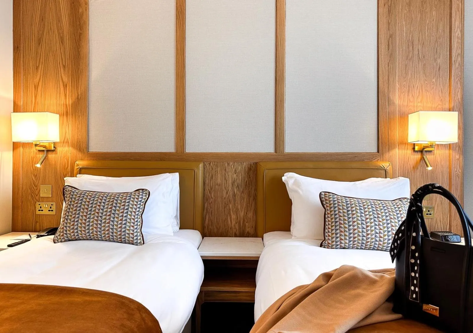 Bedroom, Bed in Dublin Skylon Hotel