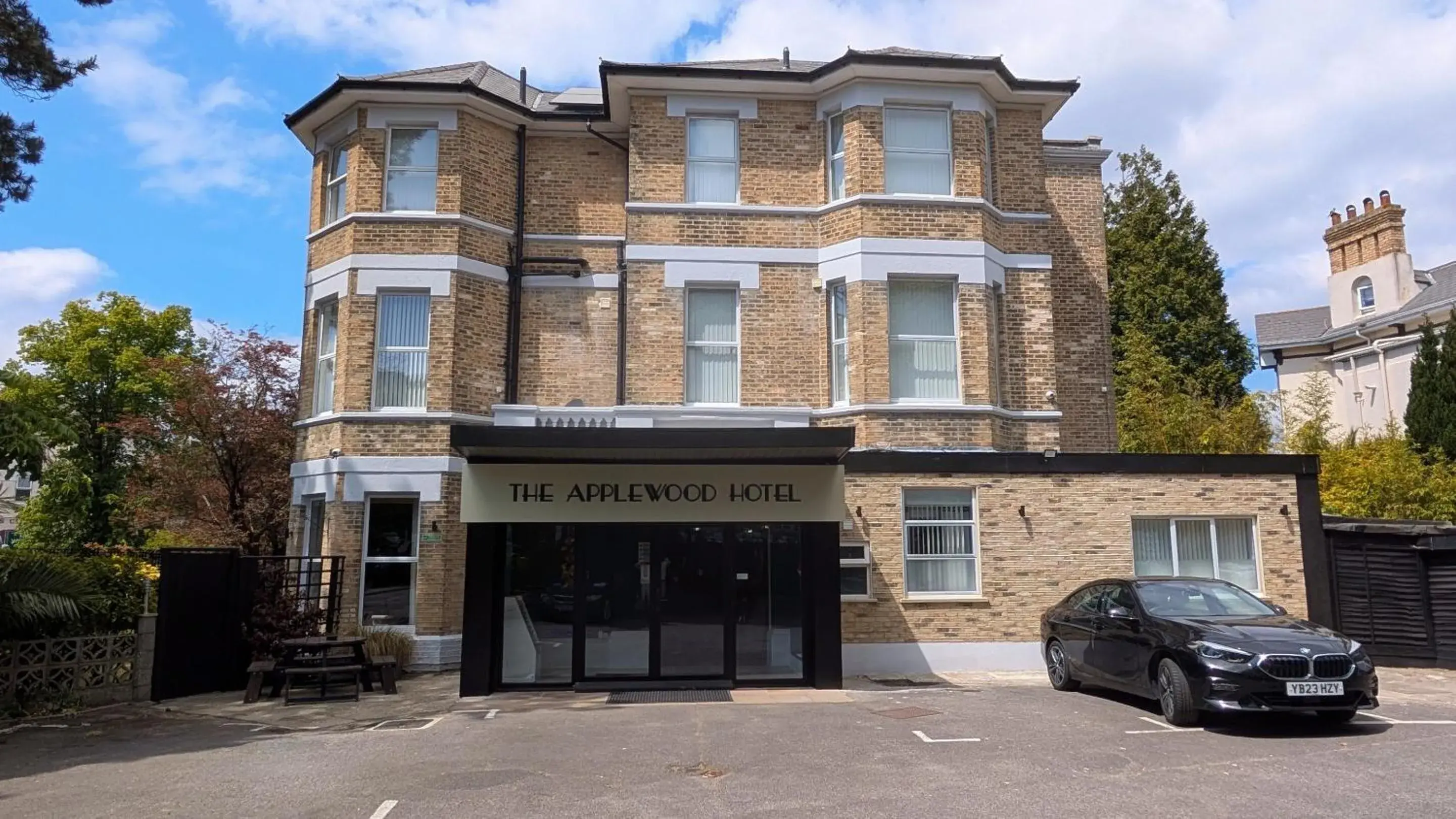Facade/entrance in Applewood Hotel Facade/entrance in Applewood Hotel