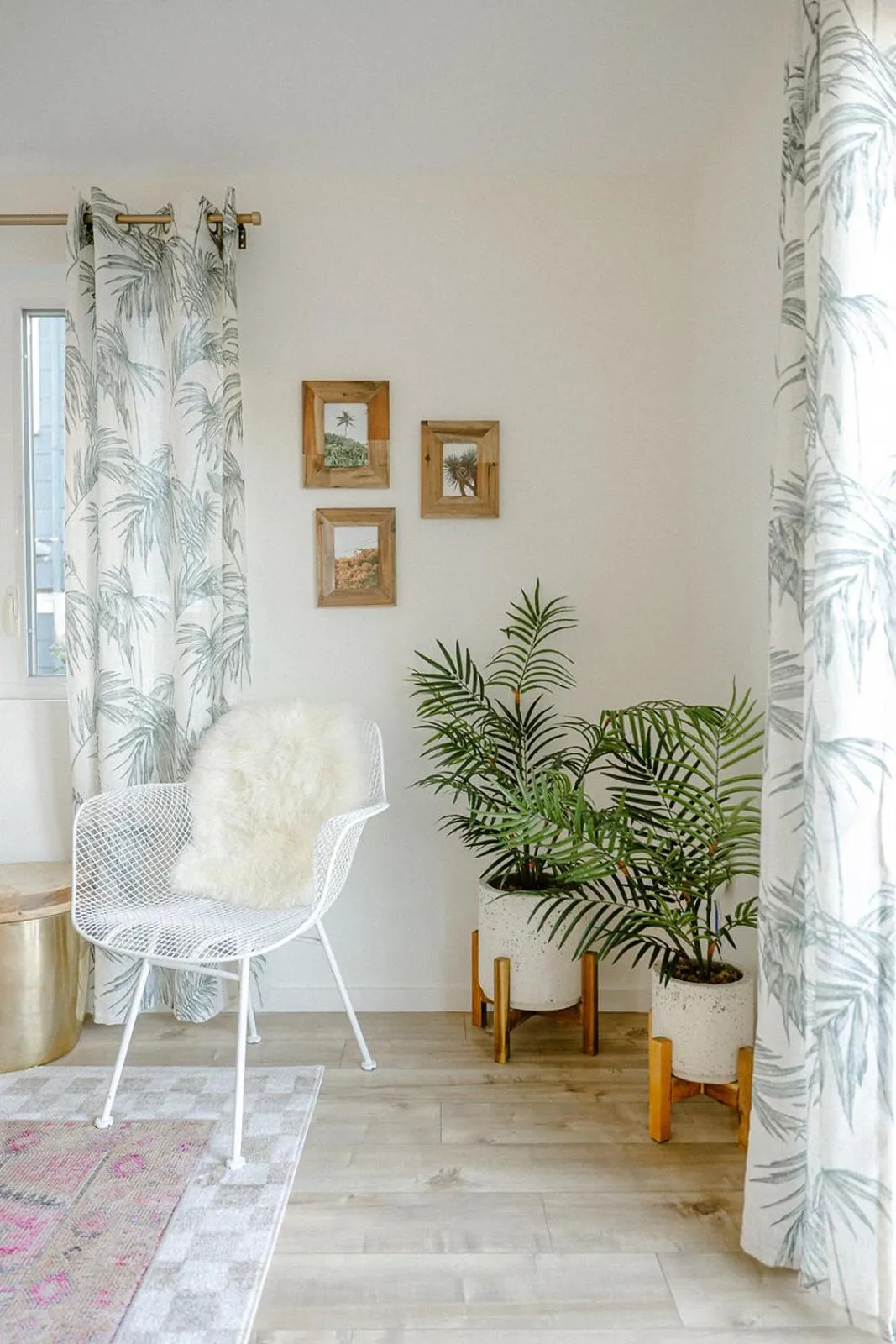 Communal lounge/ TV room in Noon on Sunset Hill