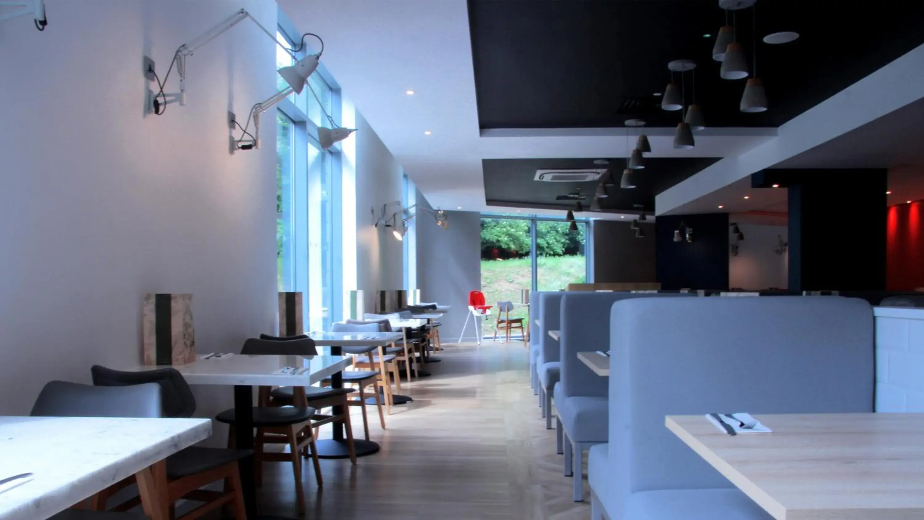 Restaurant/places to eat in Holiday Inn Express London Stansted Airport by IHG Restaurant/places to eat in Holiday Inn Express London Stansted Airport by IHG