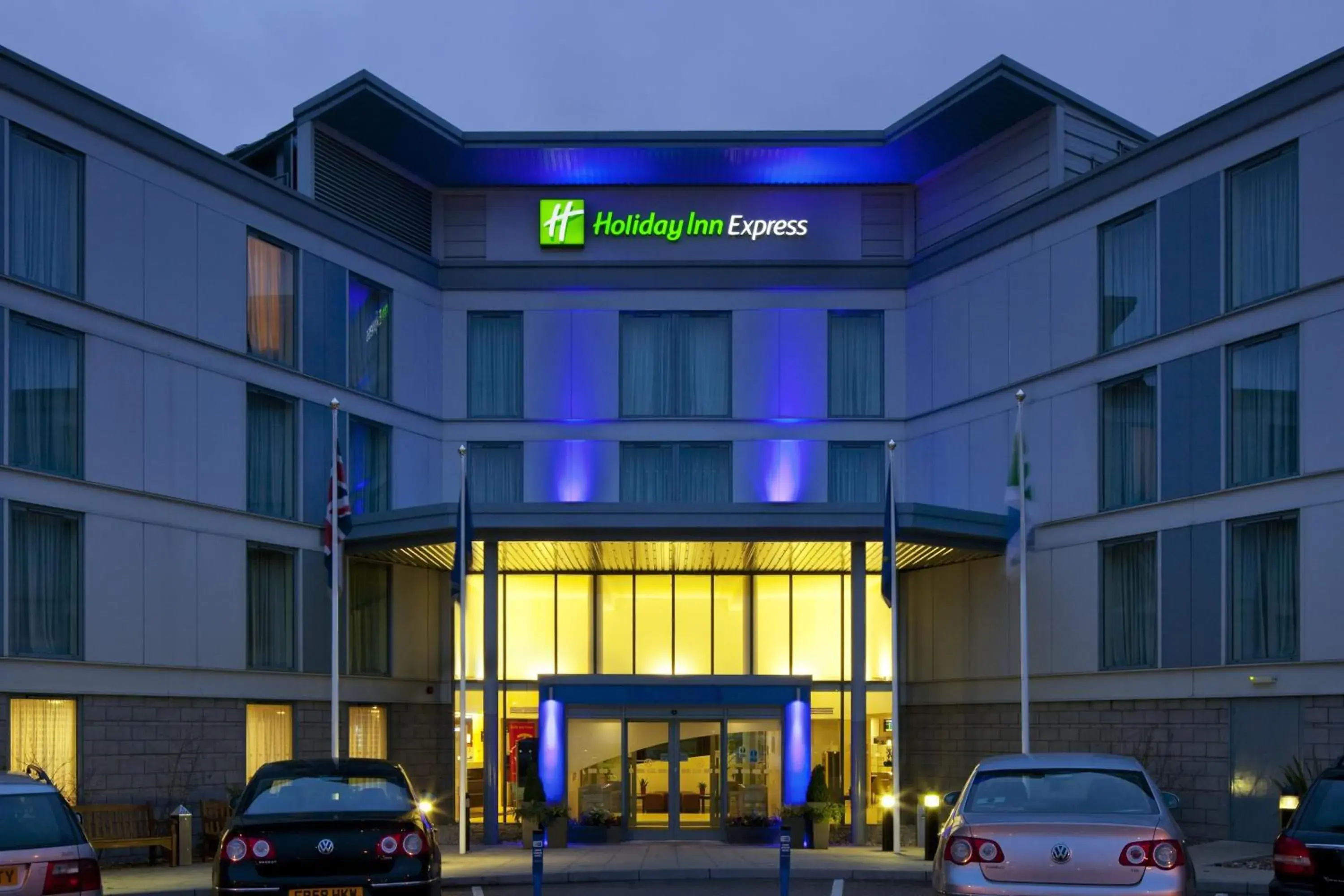 Property building in Holiday Inn Express London Stansted Airport by IHG Property building in Holiday Inn Express London Stansted Airport by IHG