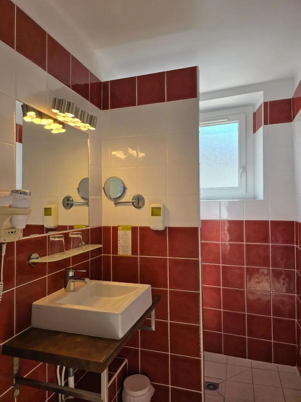 Bathroom in Brit Hotel des Halles