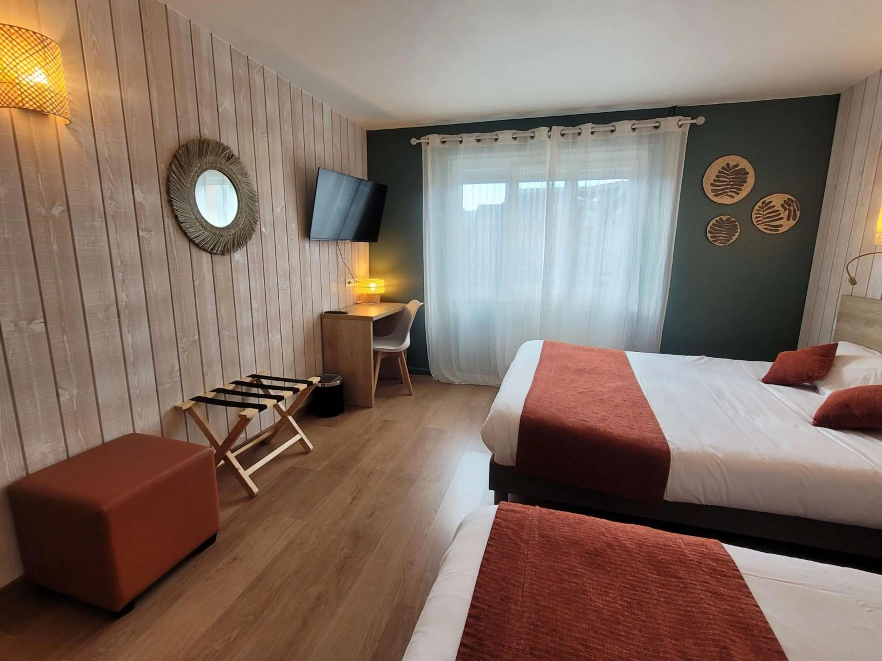 Bedroom, Bed in Brit Hotel des Halles