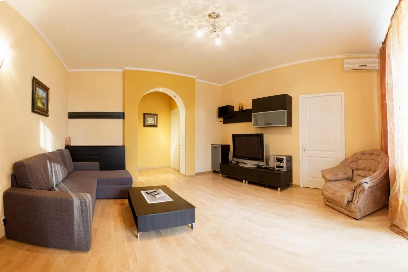 Kyiv apartment in the city center on Turgenevskaya street Kyiv apartment in the city center on Turgenevskaya street