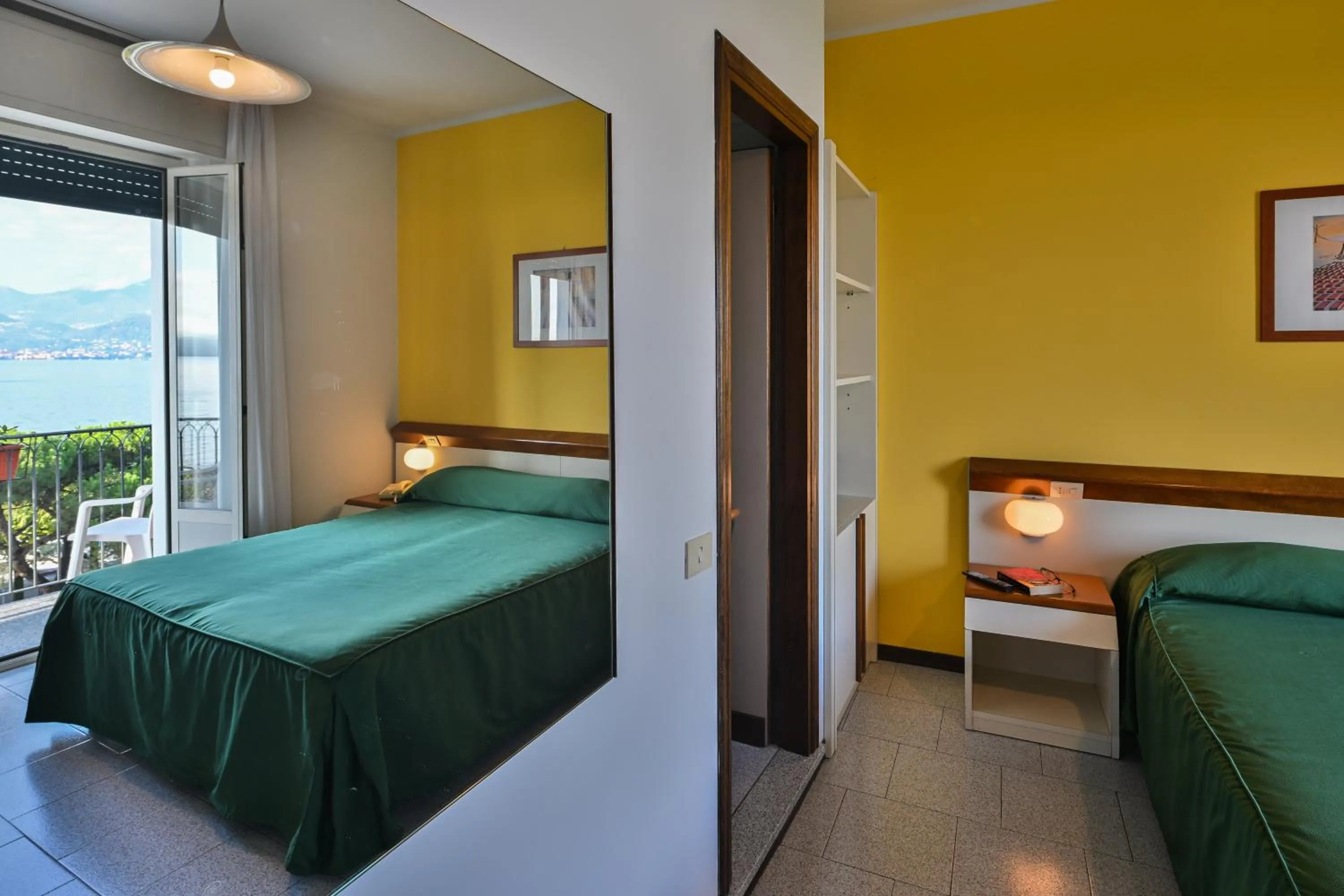 Bedroom, Bed in Hotel Italie et Suisse