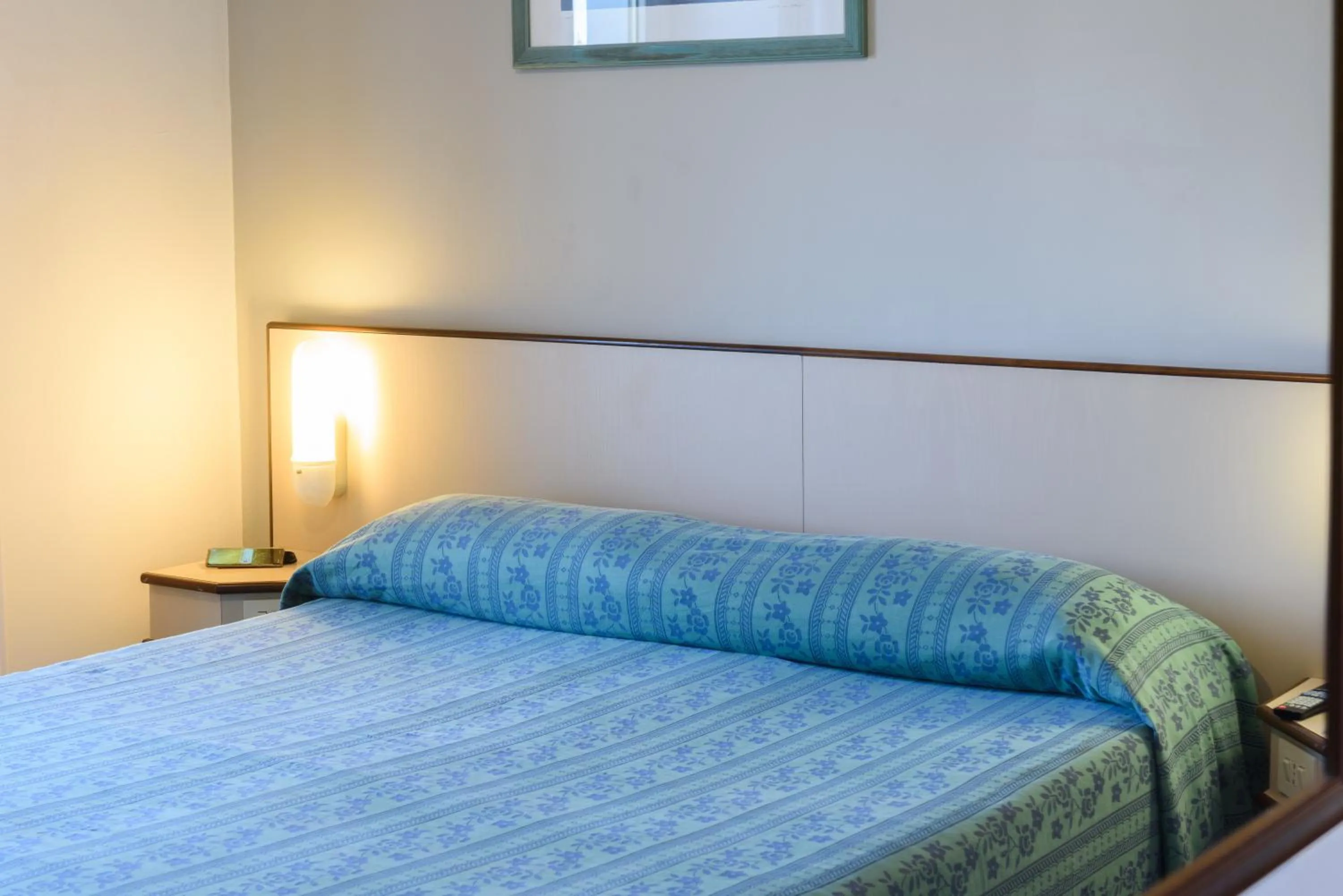 Bedroom, Bed in Hotel Italie et Suisse