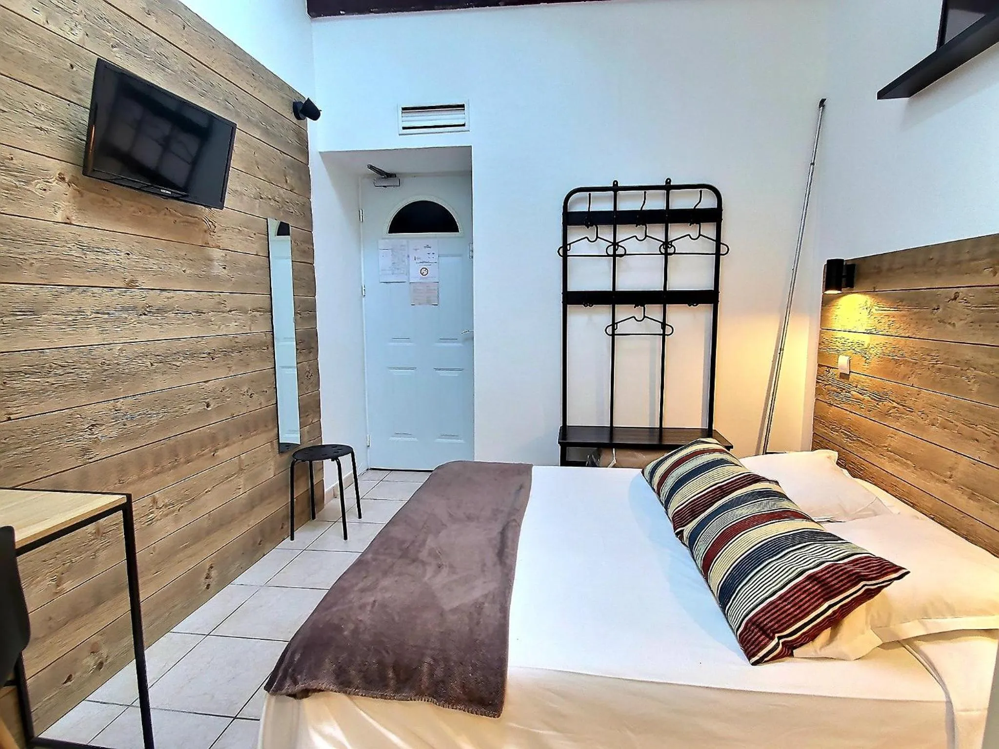 Bed in Atlantis Hôtel